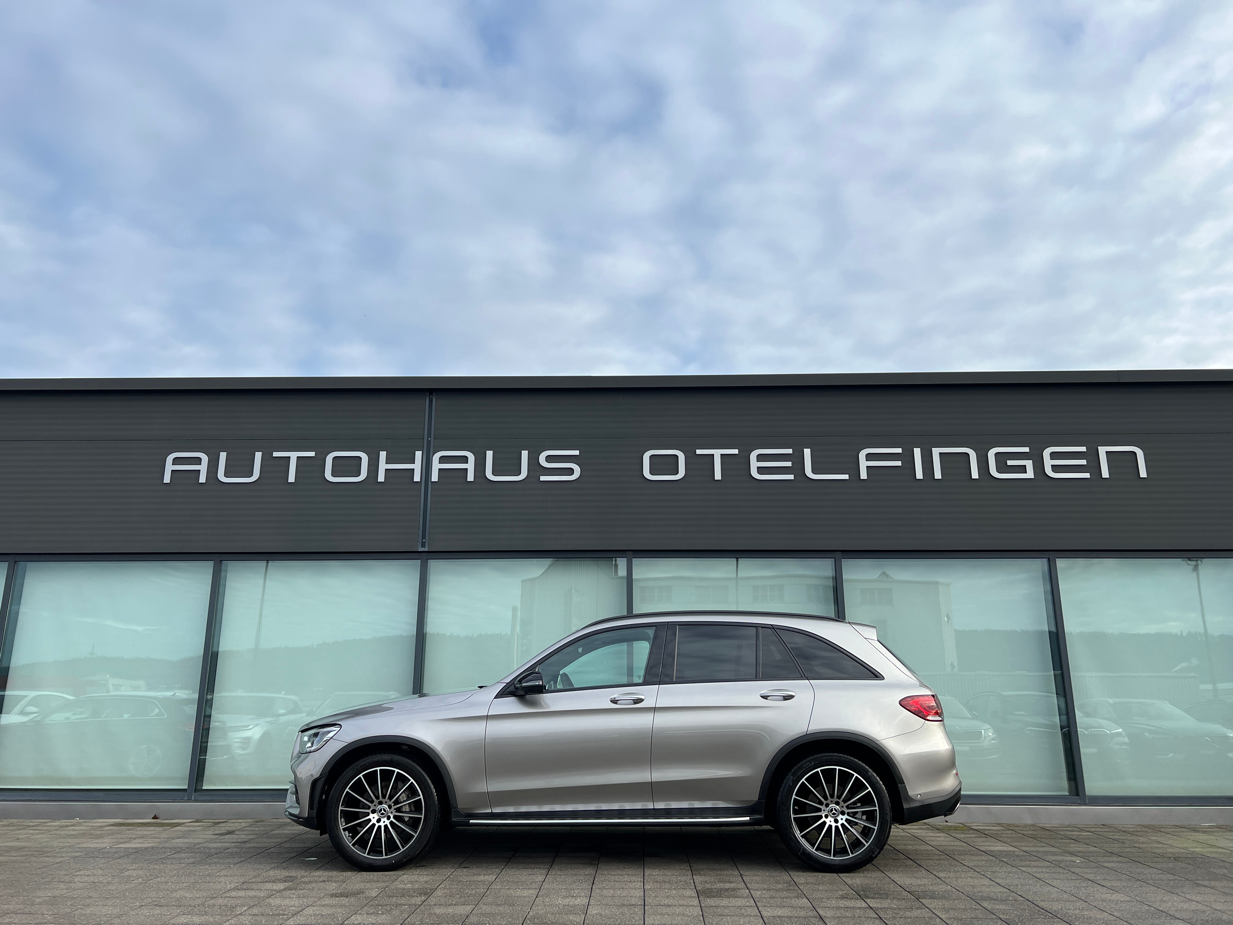 MERCEDES-BENZ GLC 200 AMG Line 4Matic 9G-Tronic