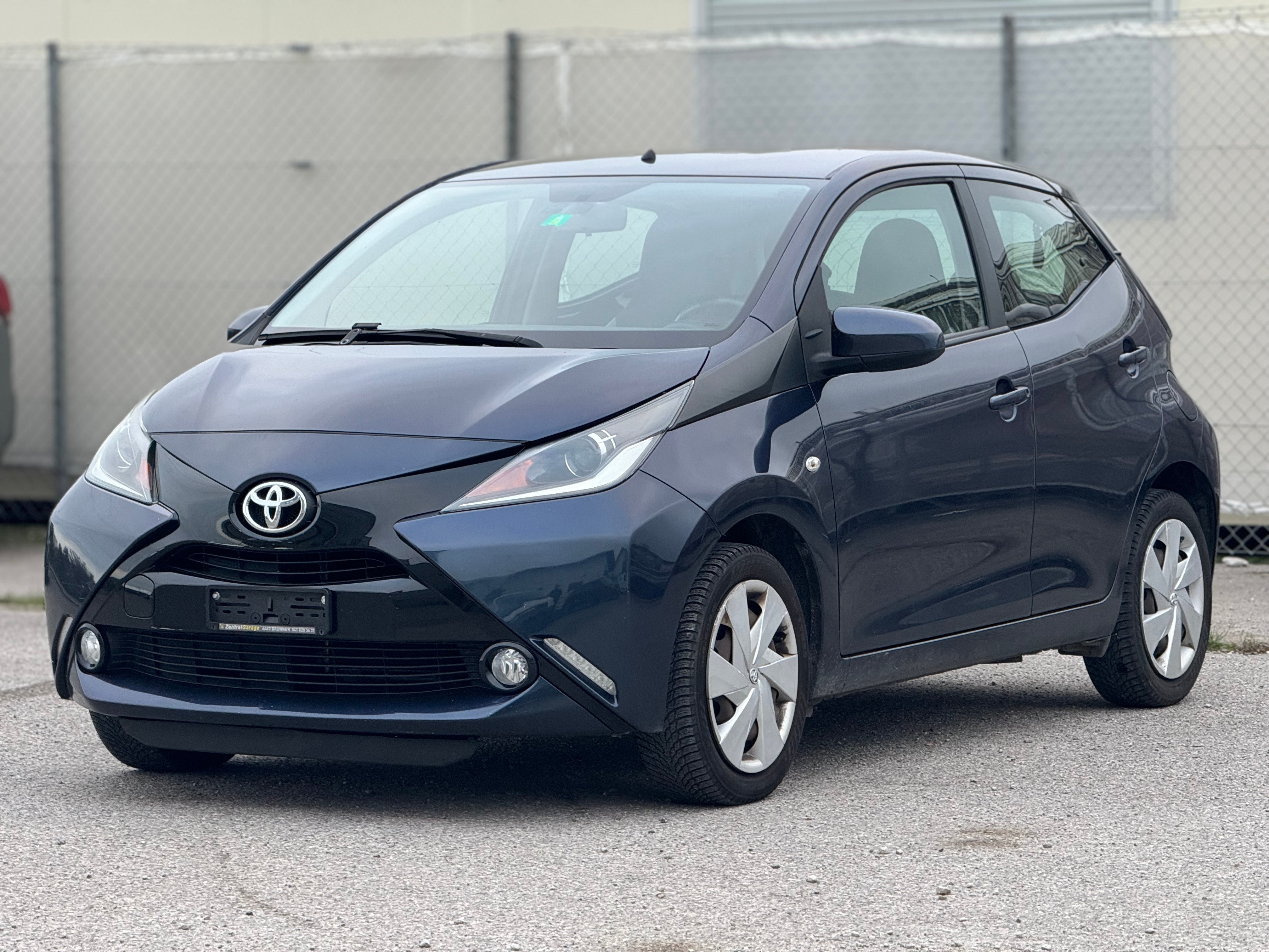 TOYOTA Aygo 1.0 VVT-i x-play