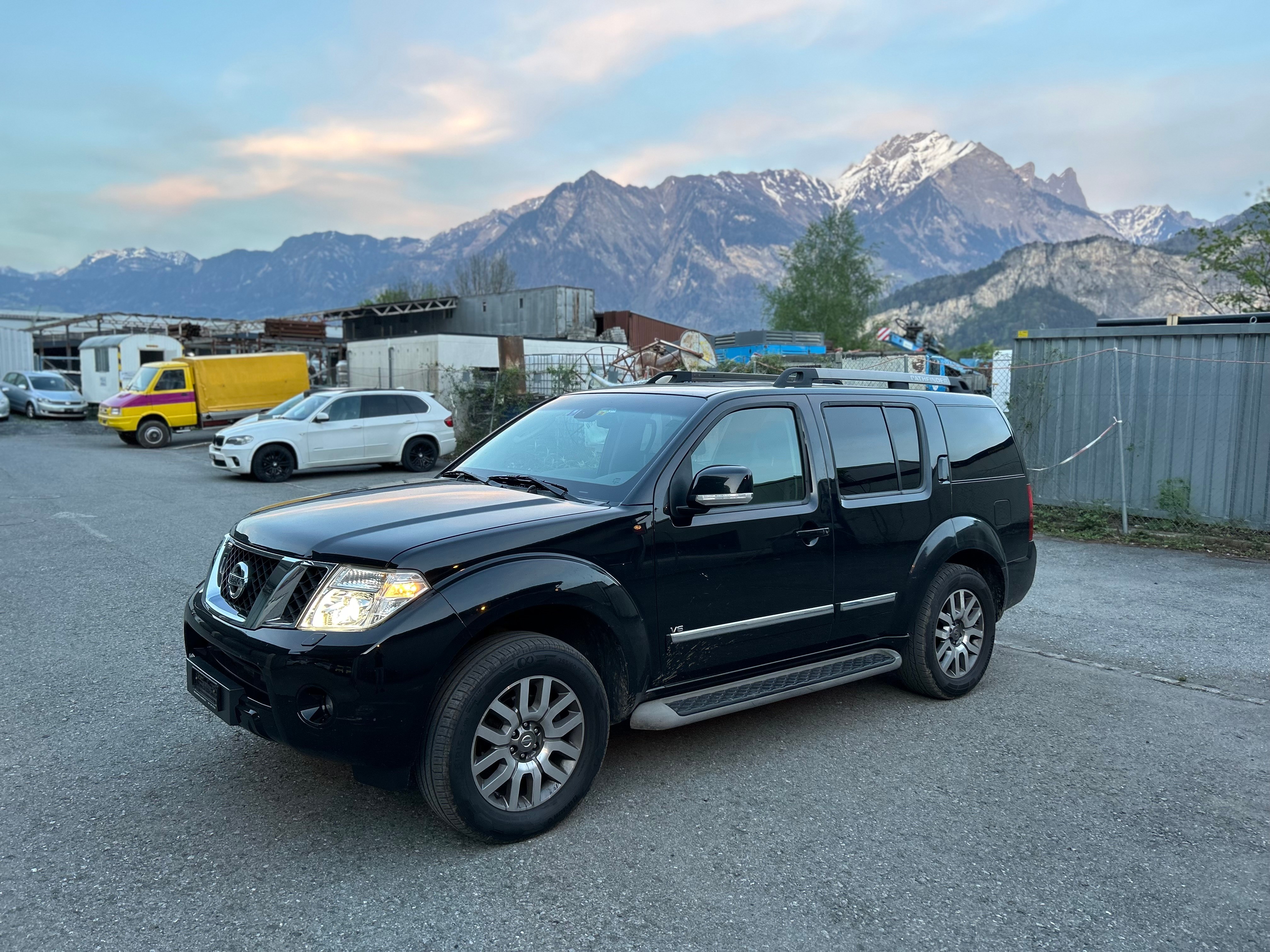 NISSAN Pathfinder 3.0 dCi LE Automatic