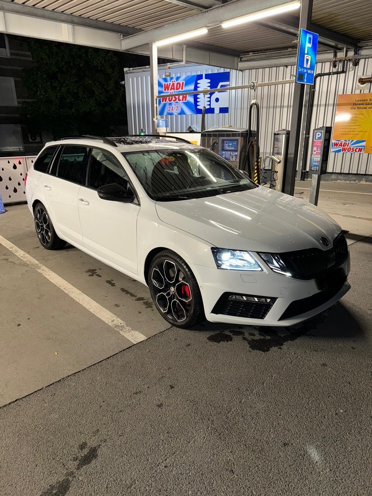 SKODA Octavia Combi 2.0 TSI RS 245 DSG