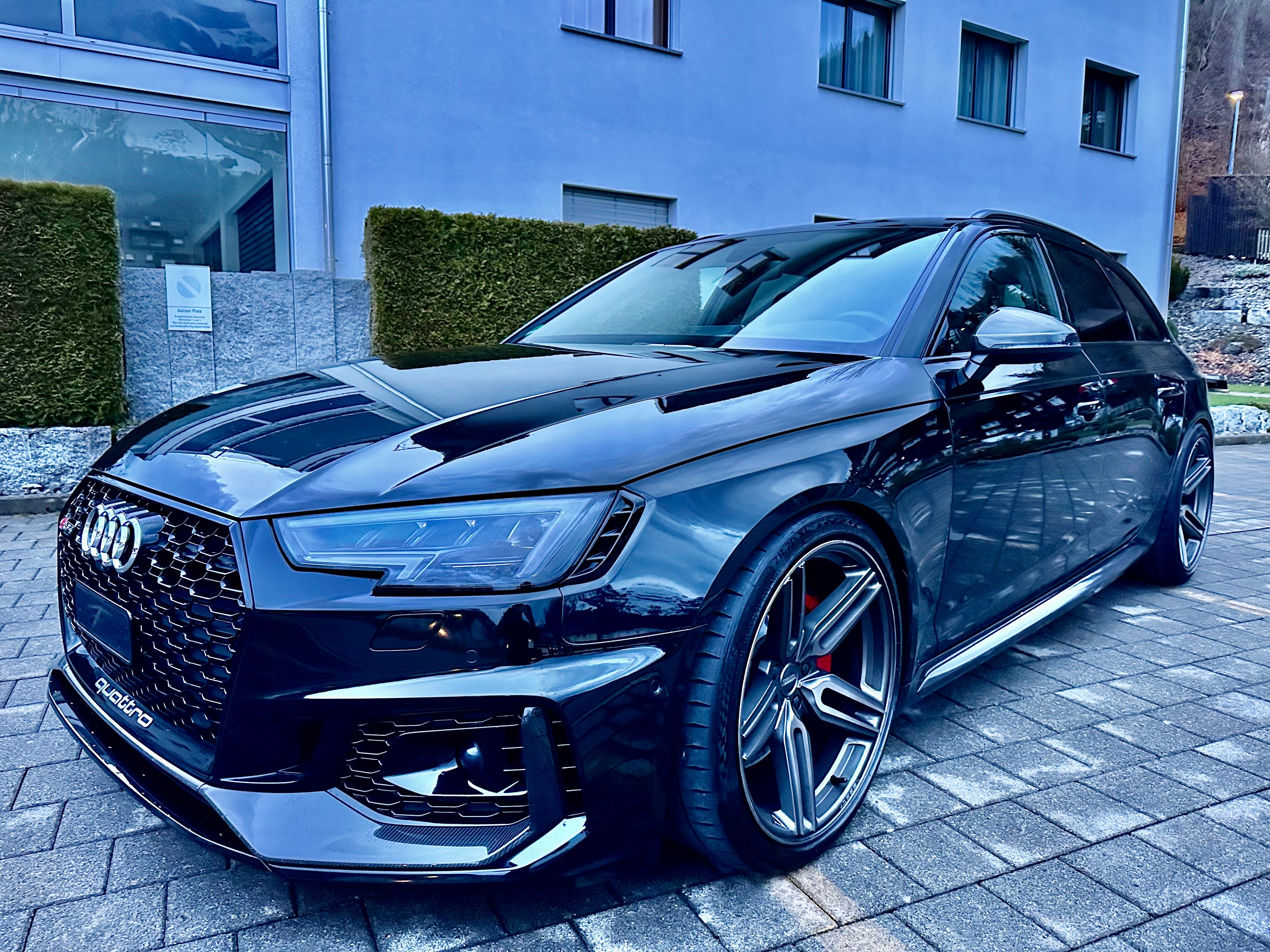 AUDI RS4 Avant 2.9 TFSI quattro tiptronic BLACK CARBON