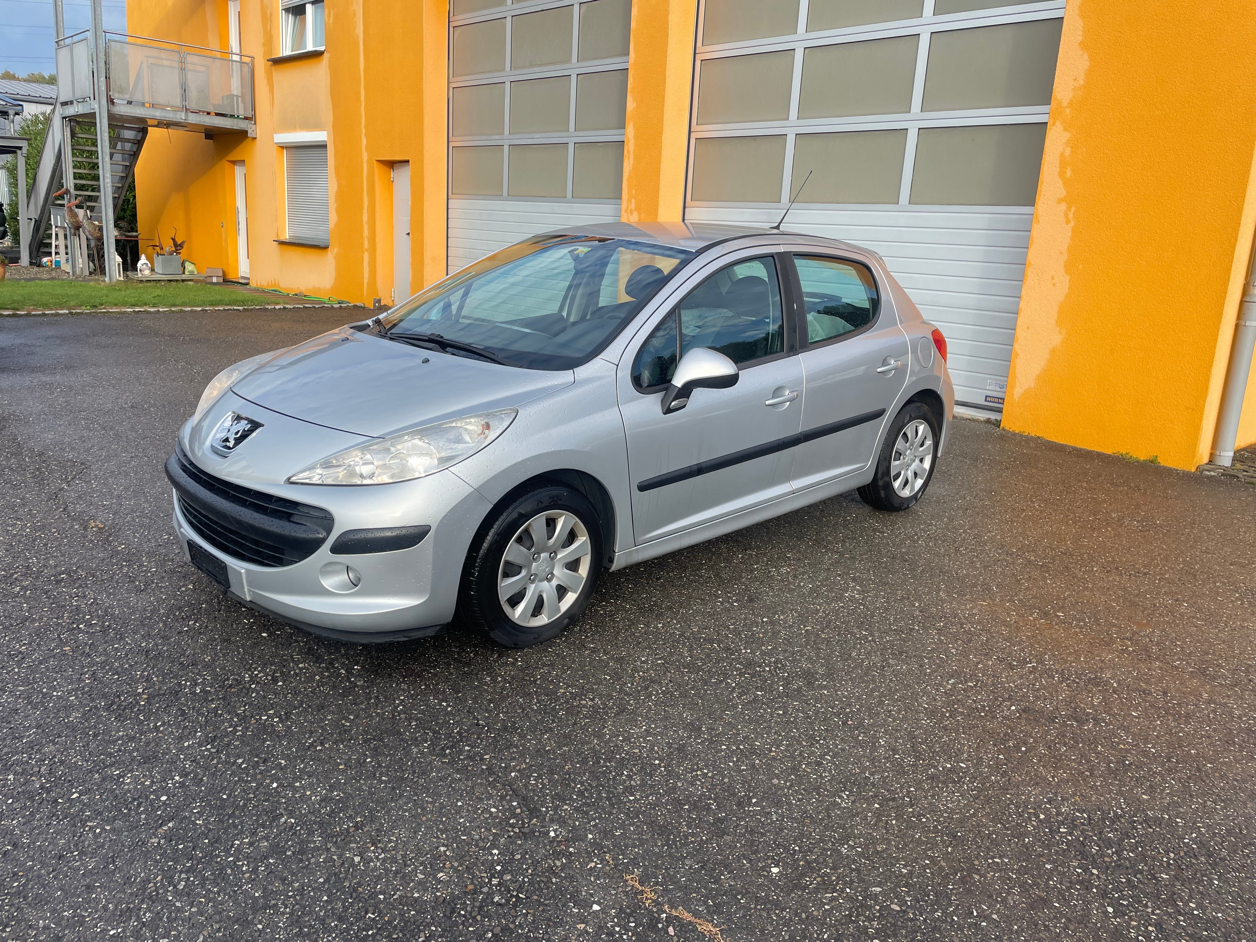 PEUGEOT 207 1.4 16V Trendy Clim'