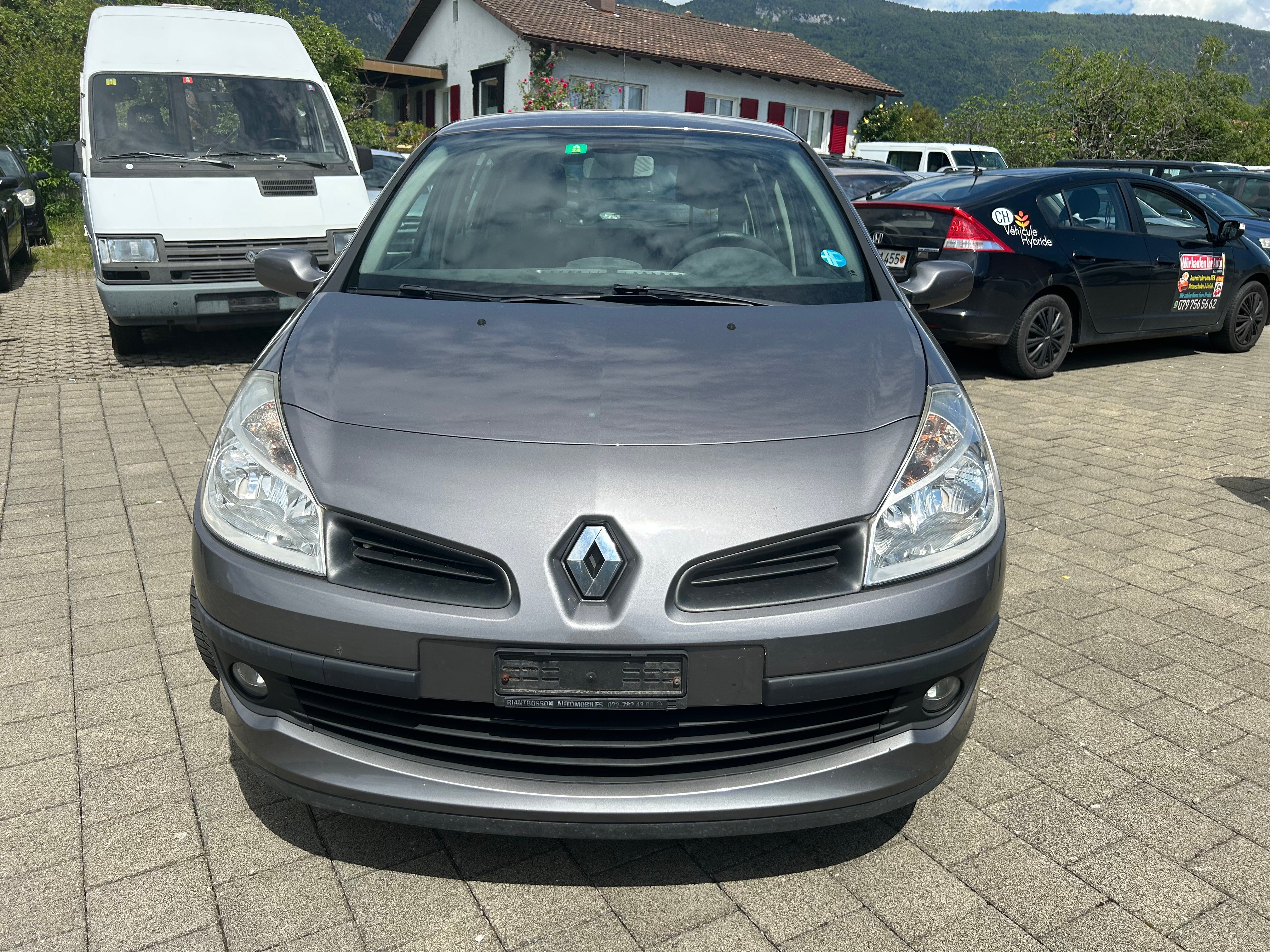 RENAULT Clio 1.2 16V Turbo Rip Curl