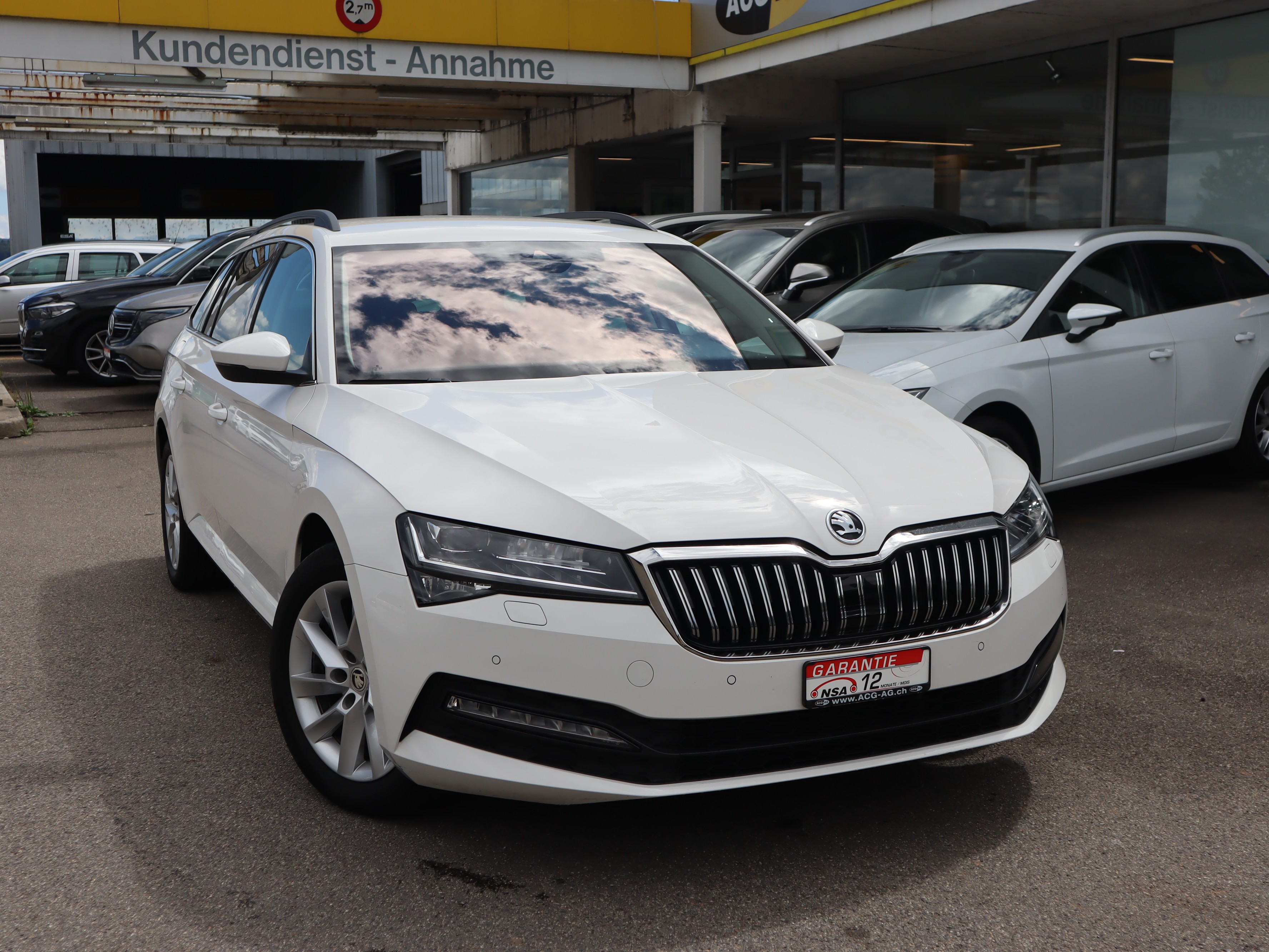 SKODA Superb Combi 2.0 TDi Ambition 4x4 DSG ** Gr-Navi mit RF-Kamera ** Anhängerkupplung ** Special Stoff ** Abstandsregelsyste