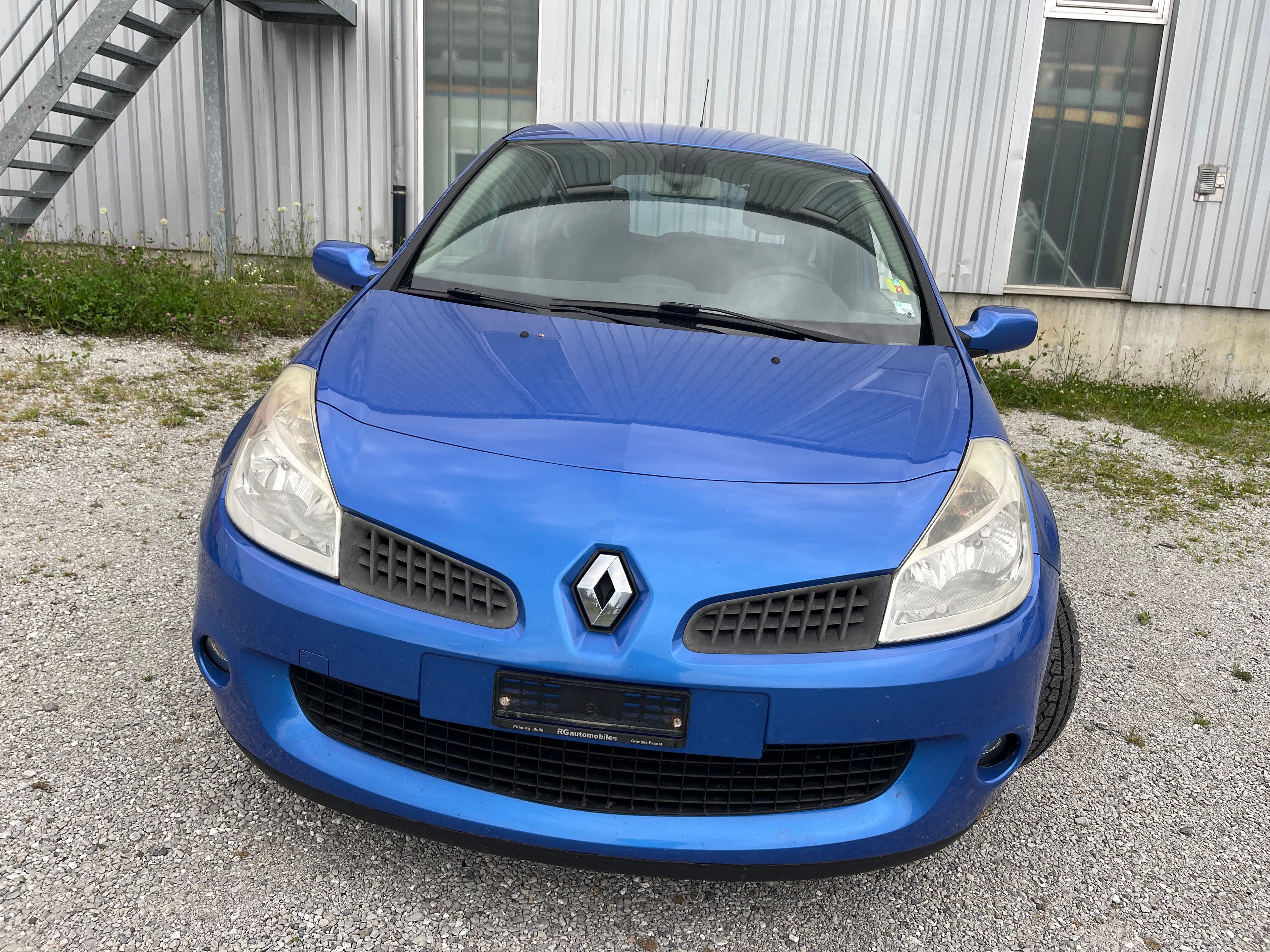 RENAULT Clio 2.0 16V Sport