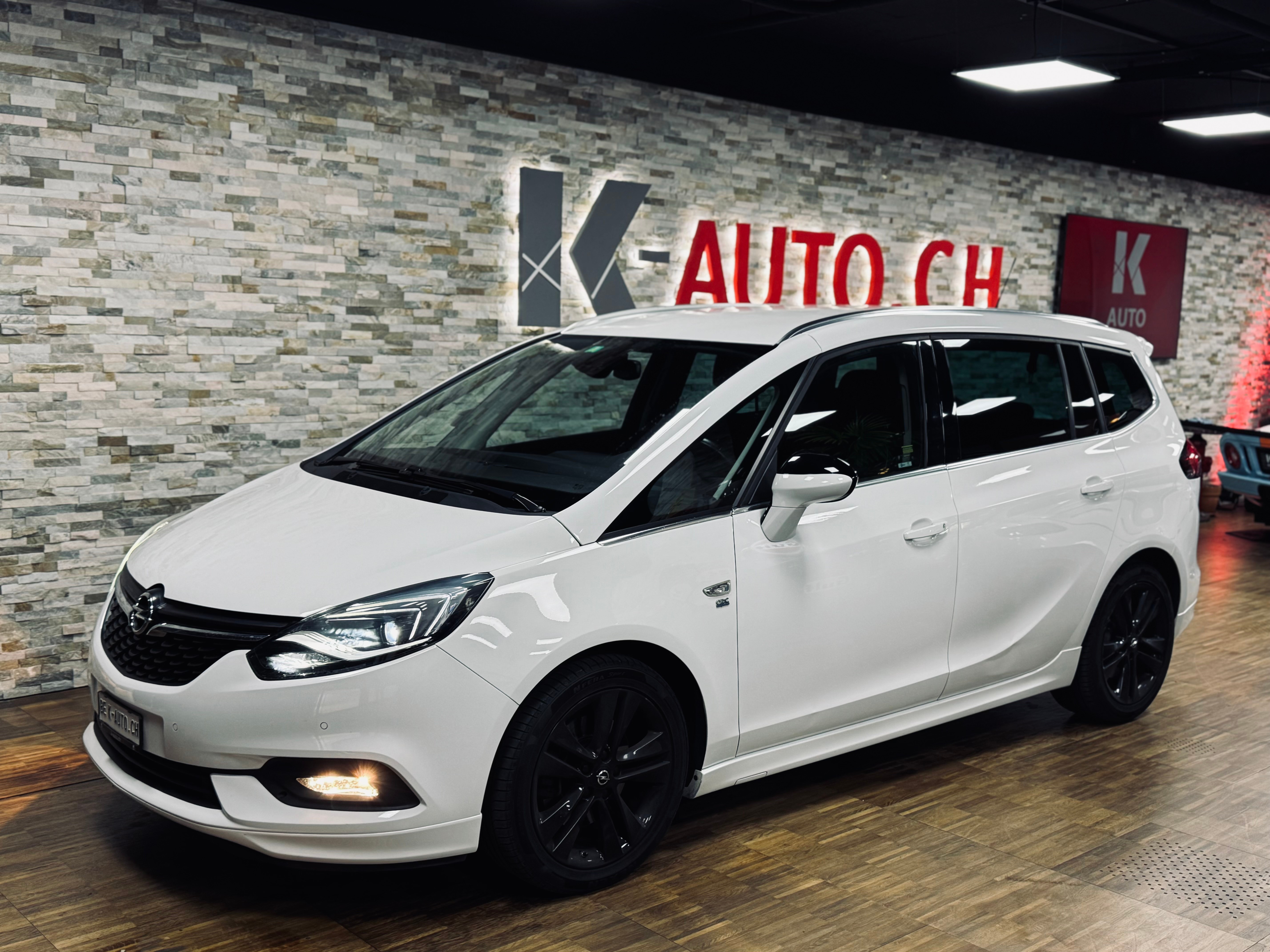 OPEL Zafira 1.6i 16V Turbo OPC Line