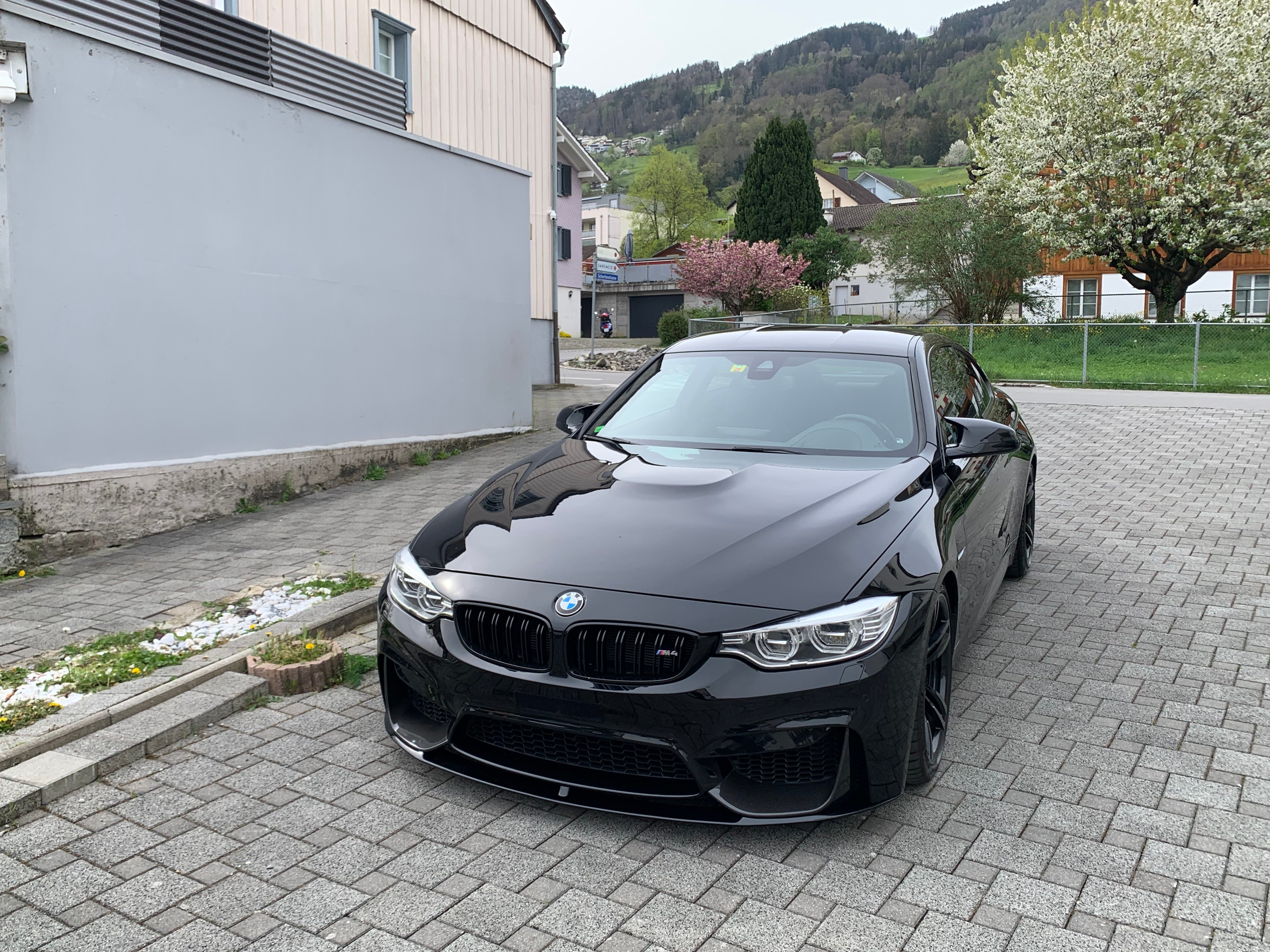 BMW M4 Coupe DKG *CH Fahrzeug* KW V3 Gewindefahrwerk*