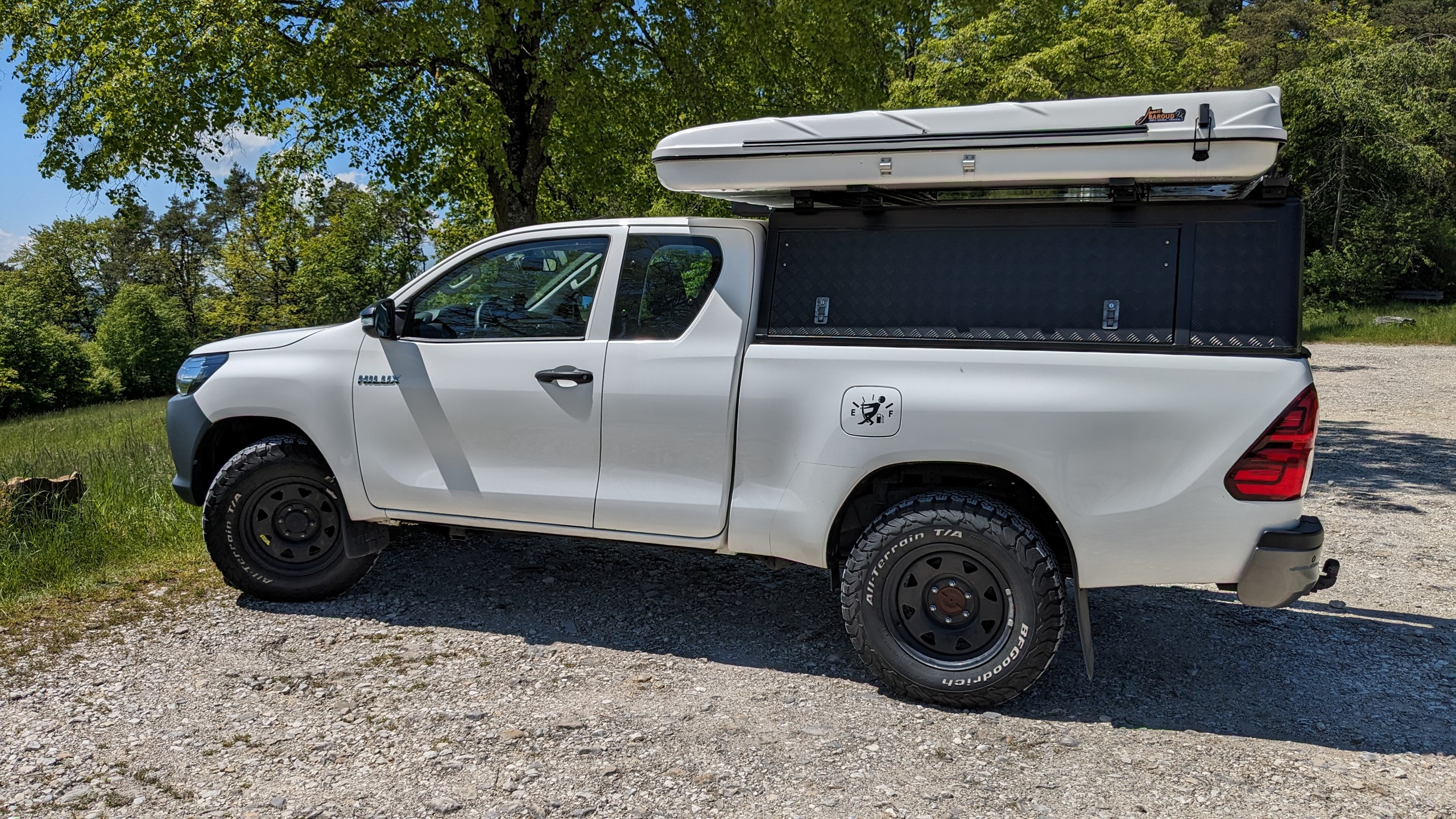 TOYOTA Hilux 2.4D-4D Luna Extra Cab 4x4