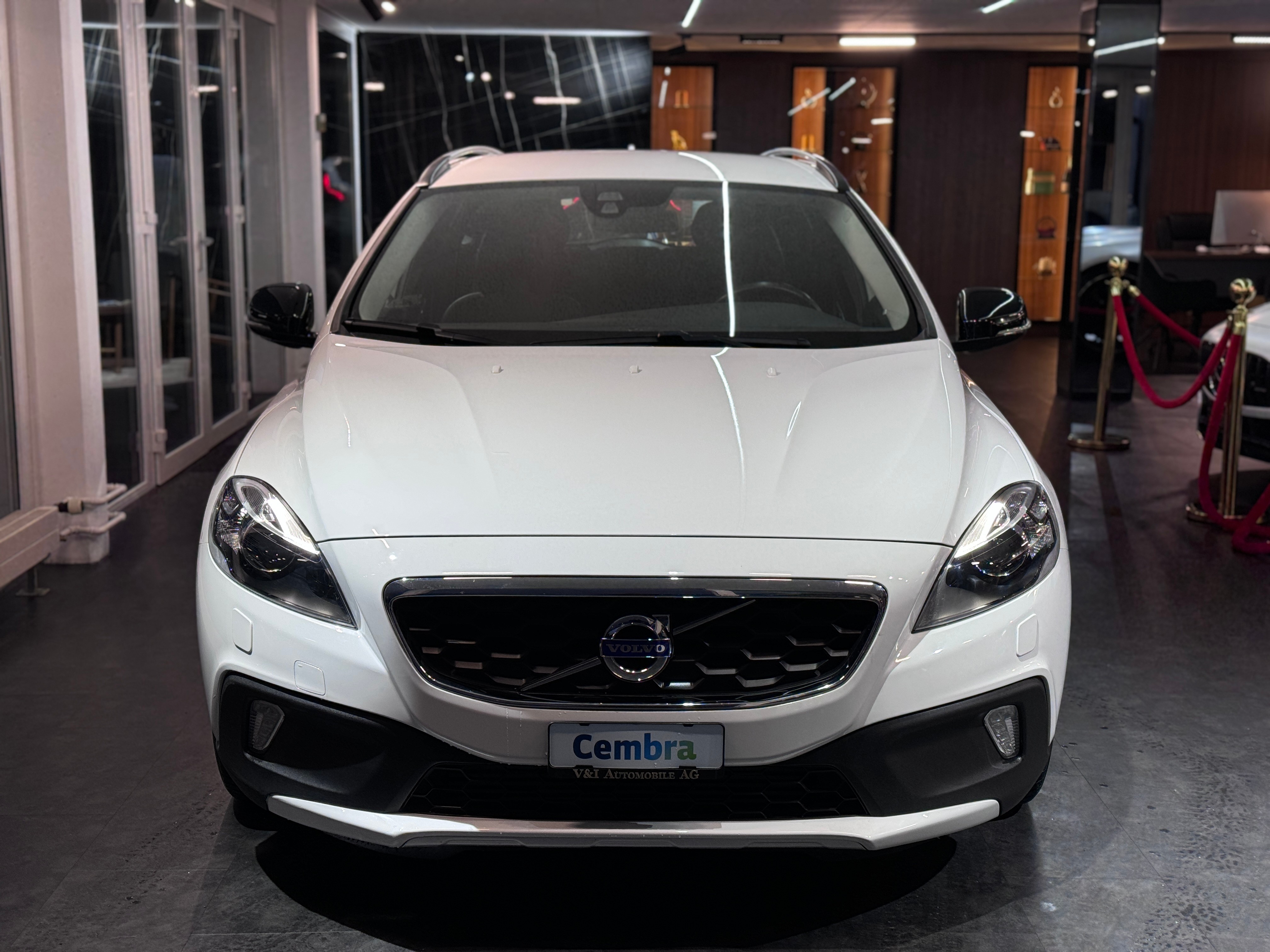 VOLVO V40 Cross Country T4 2.0 AWD Momentum Geartronic ALLRAD 4x4