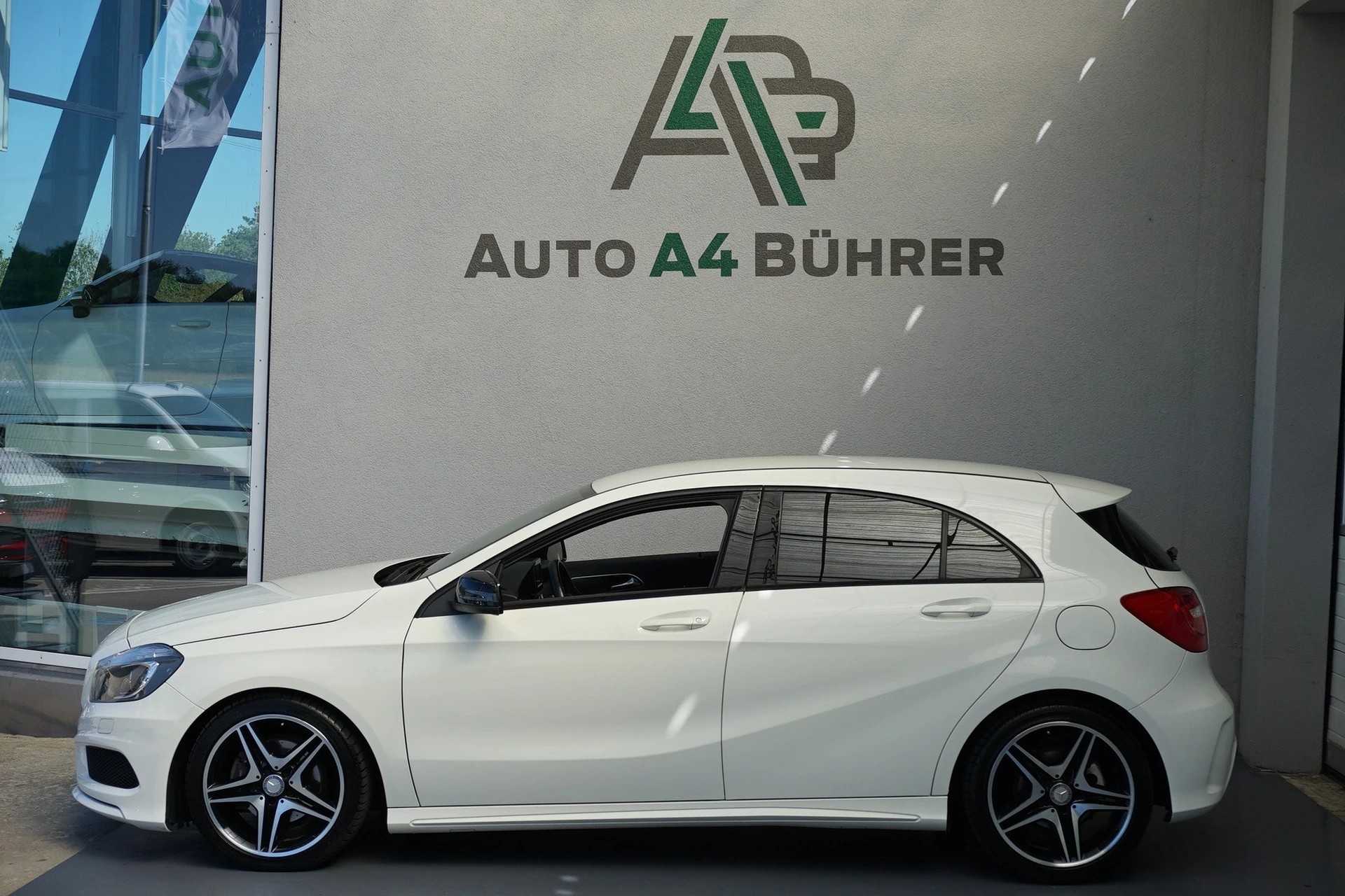 MERCEDES-BENZ A 180 AMG Line