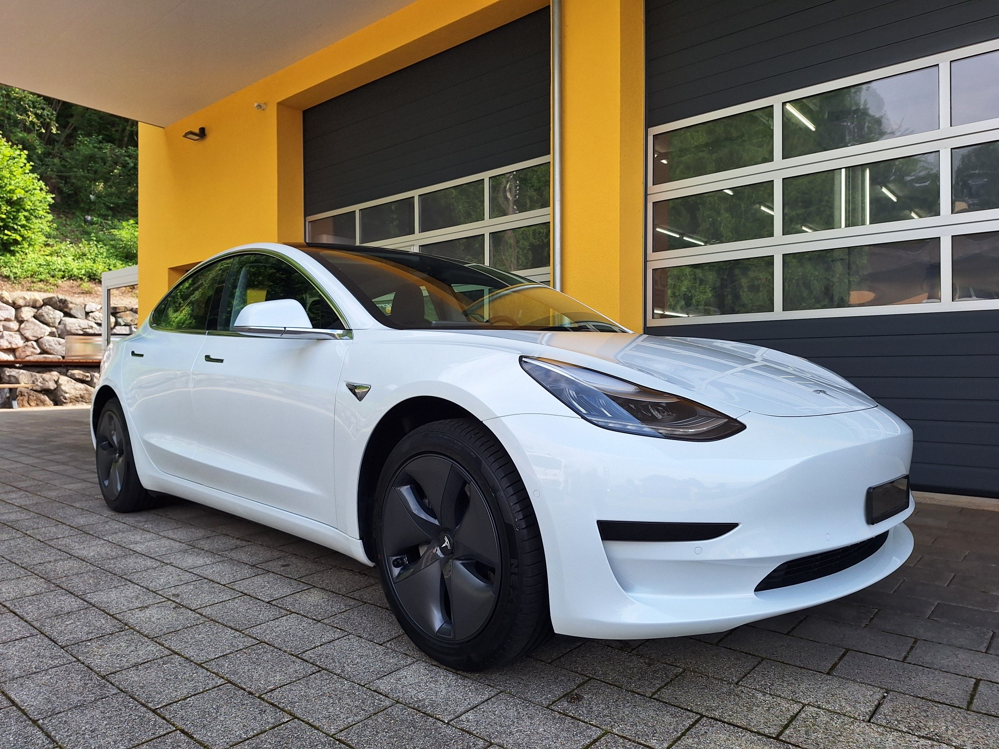 TESLA Model 3 Standard Range Plus