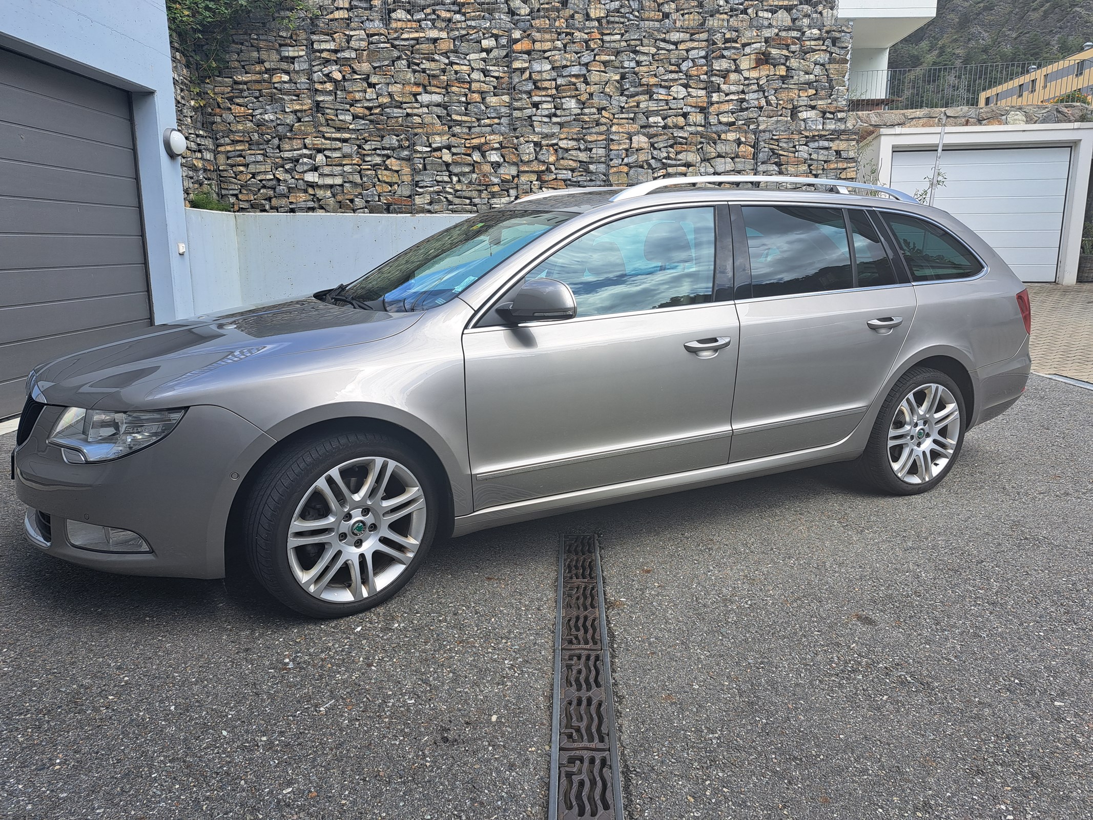 SKODA Superb Combi 2.0 TDi Ambition 4x4 DSG