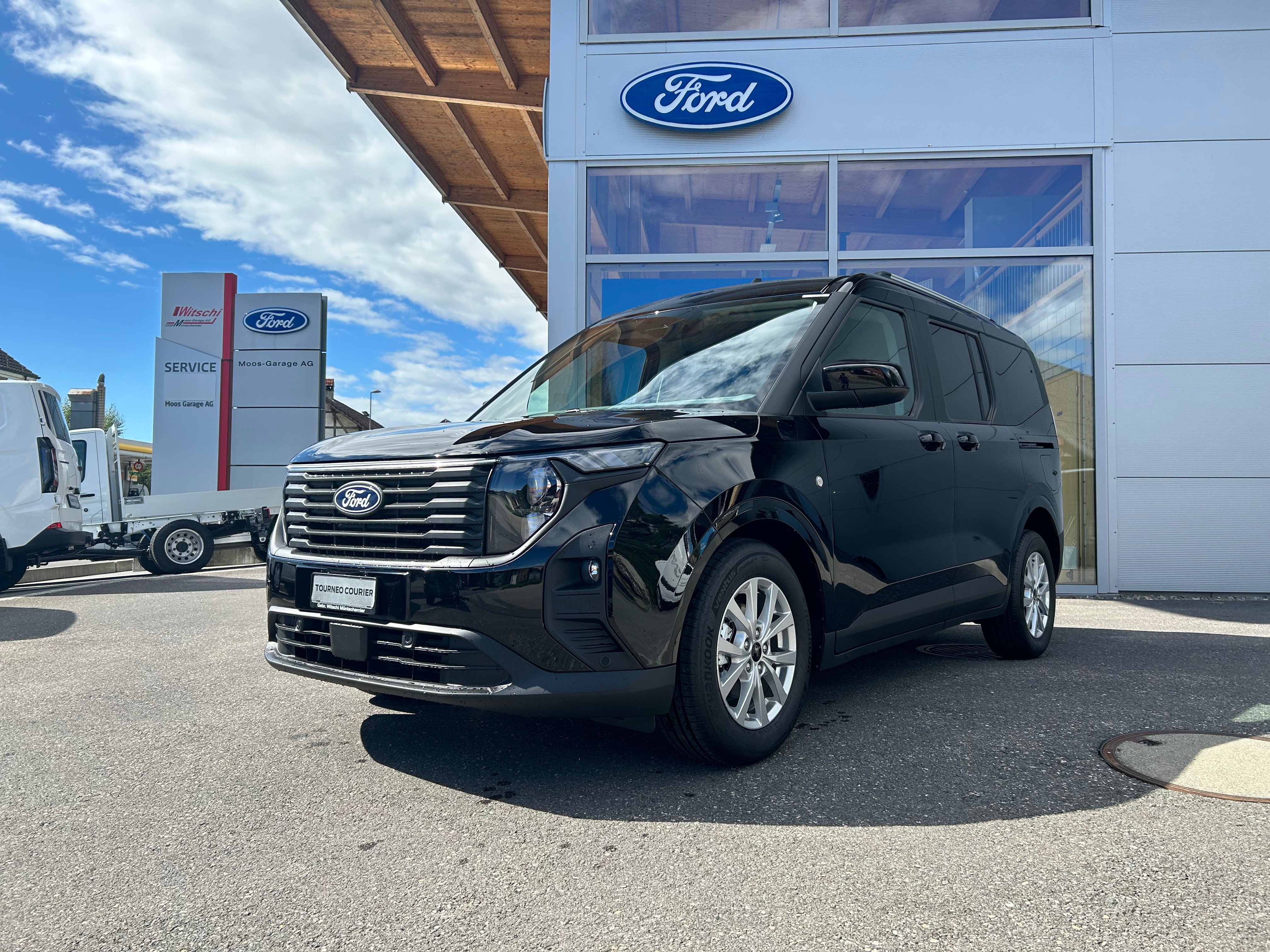 FORD Tourneo Courier 1.0 EcoBoost Titanium Automat