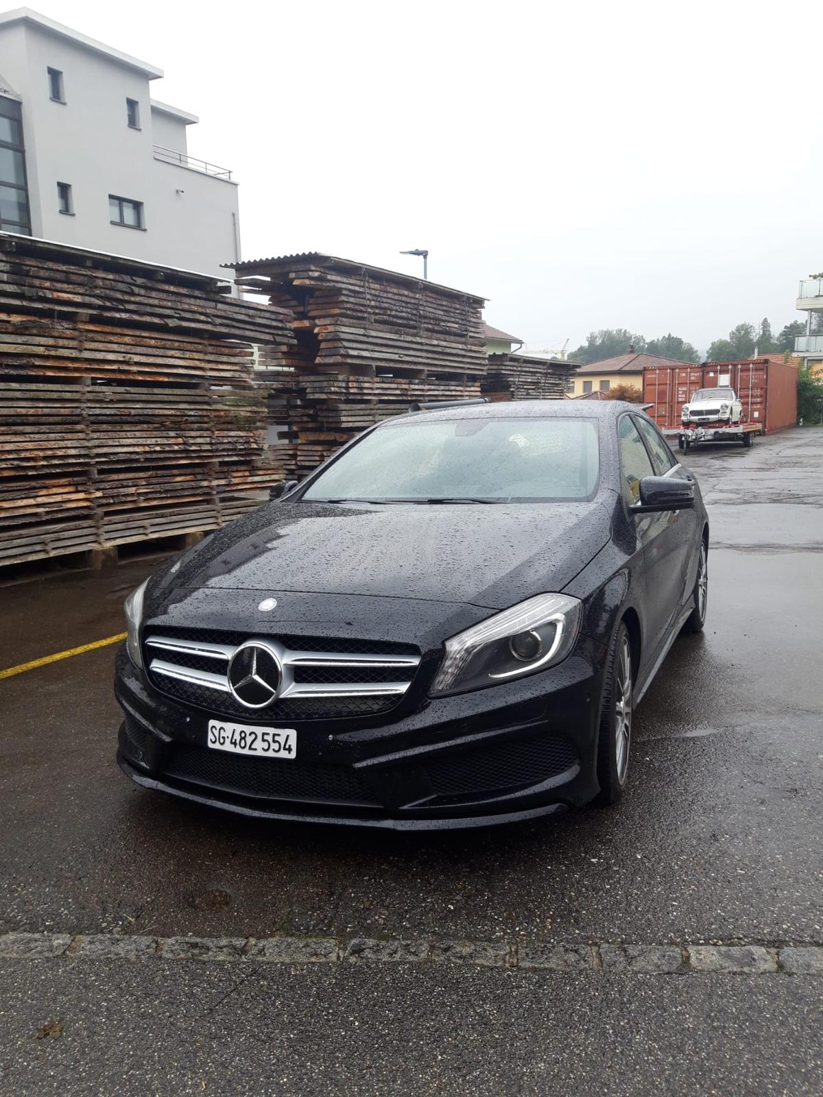 MERCEDES-BENZ A 200 AMG Line