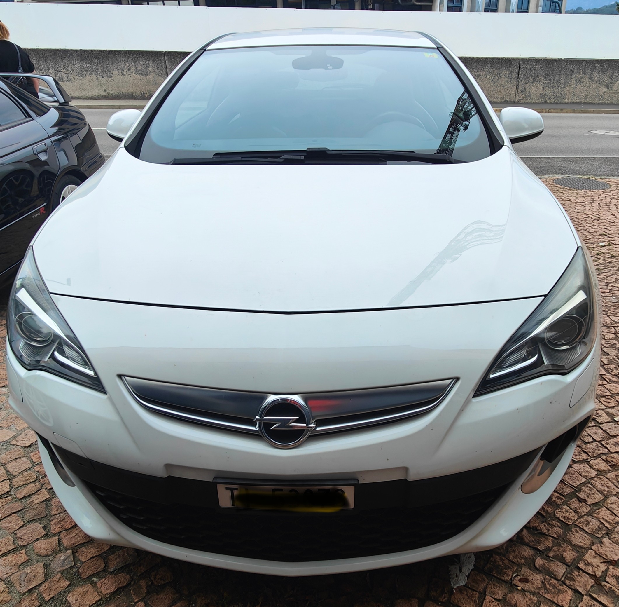 OPEL Astra GTC 2.0i 16V Turbo OPC