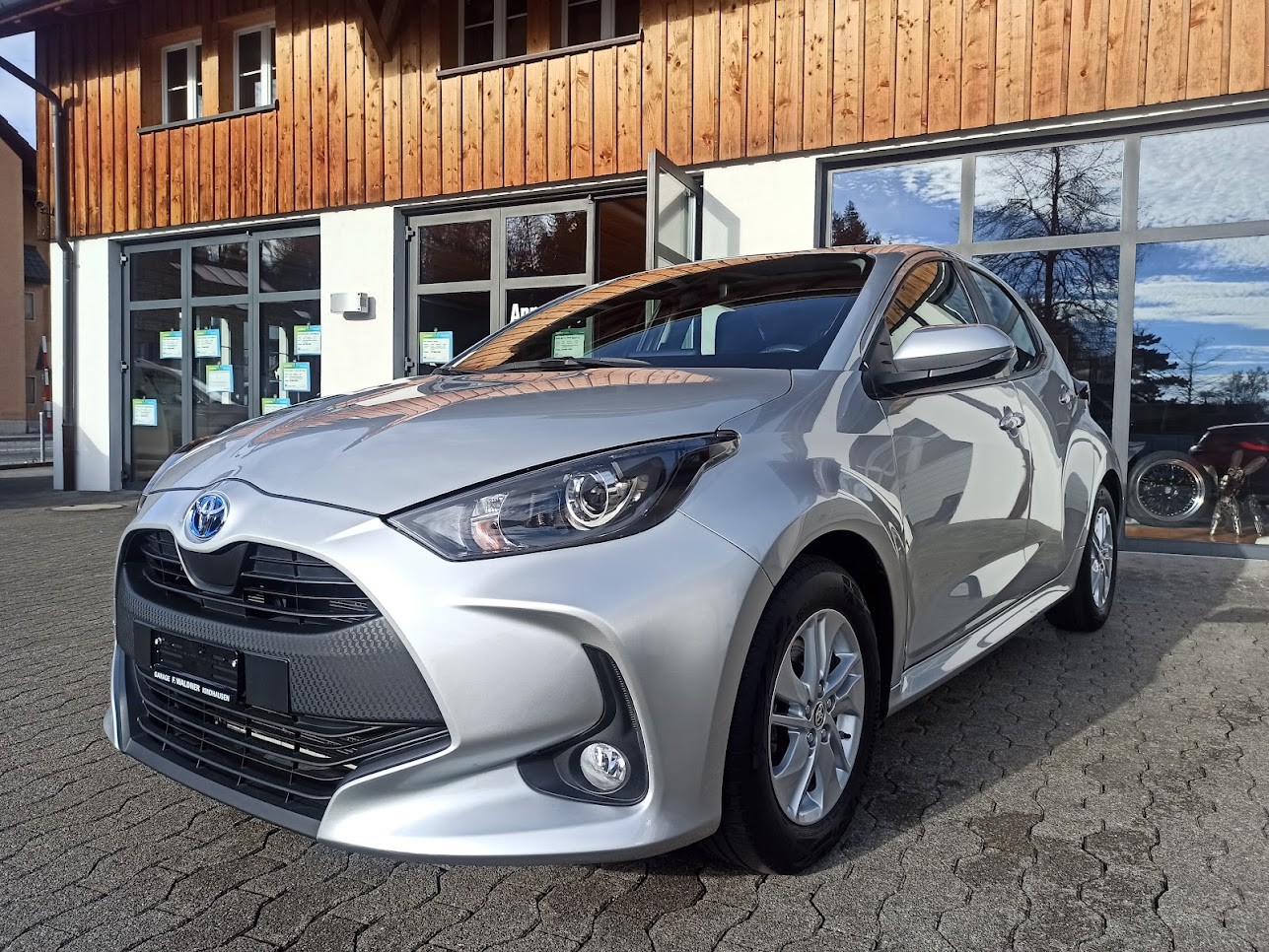 TOYOTA Yaris 1.5 Comfort e-CVT