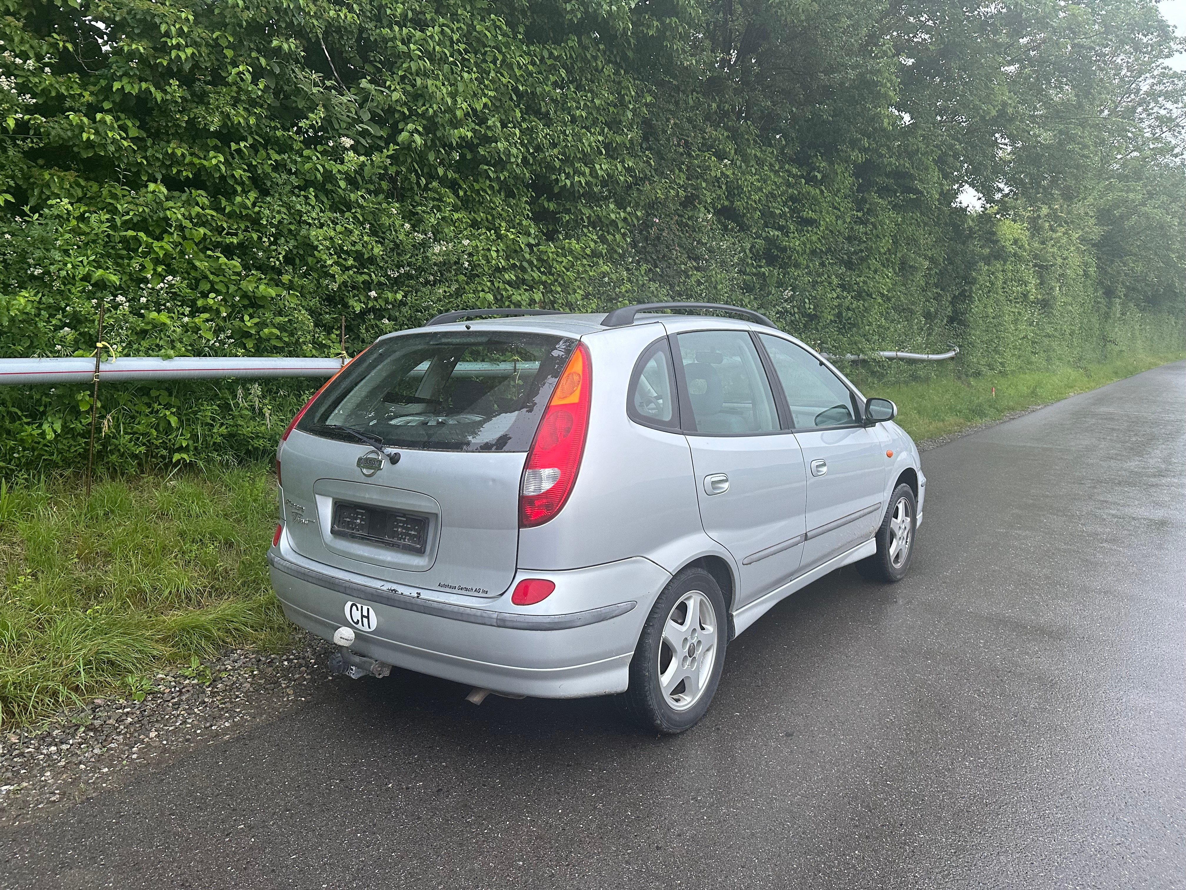 NISSAN Almera Tino 2.0 16V Elegance