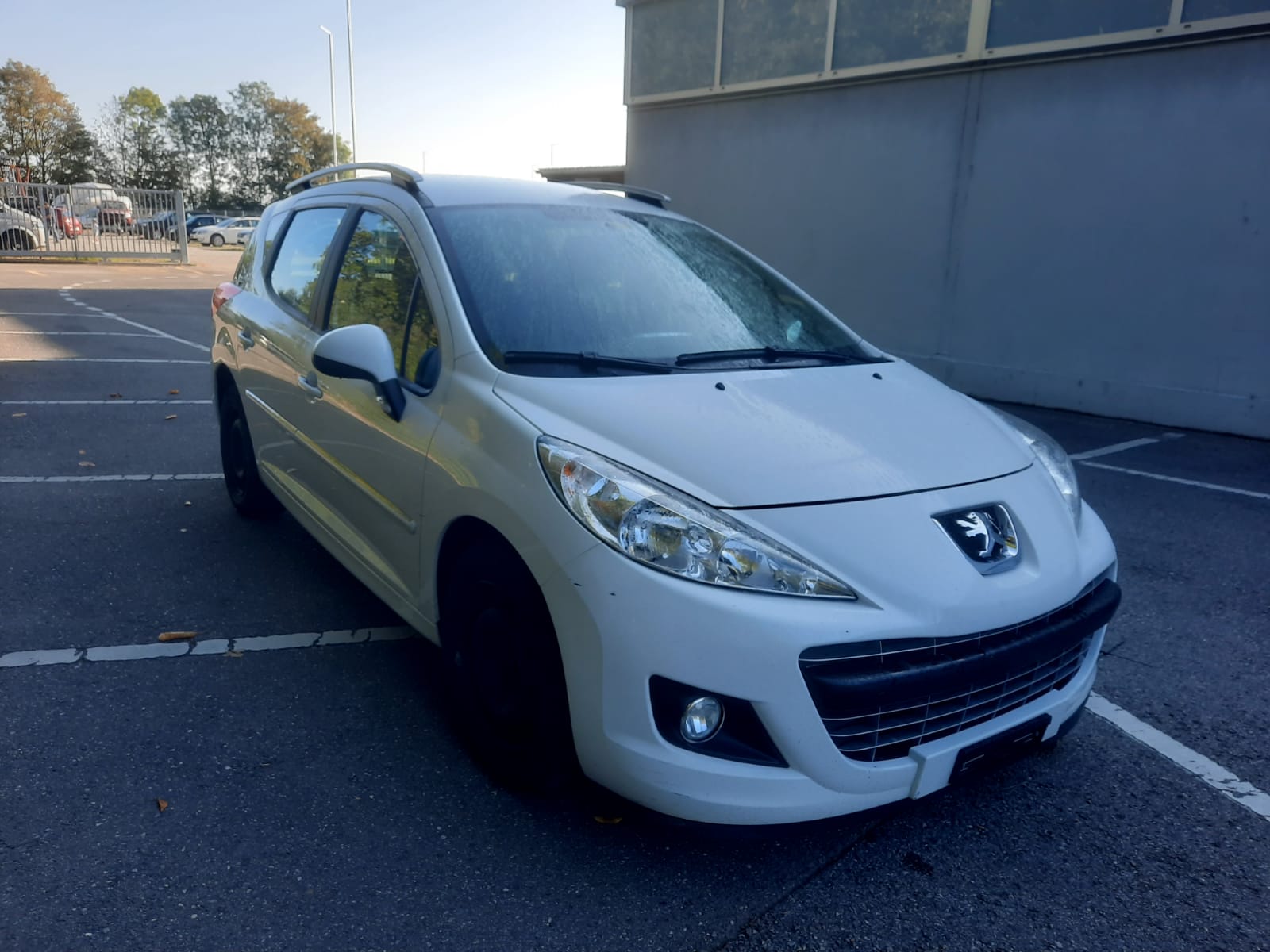 PEUGEOT 207 SW 1.4 16V Swiss Edition