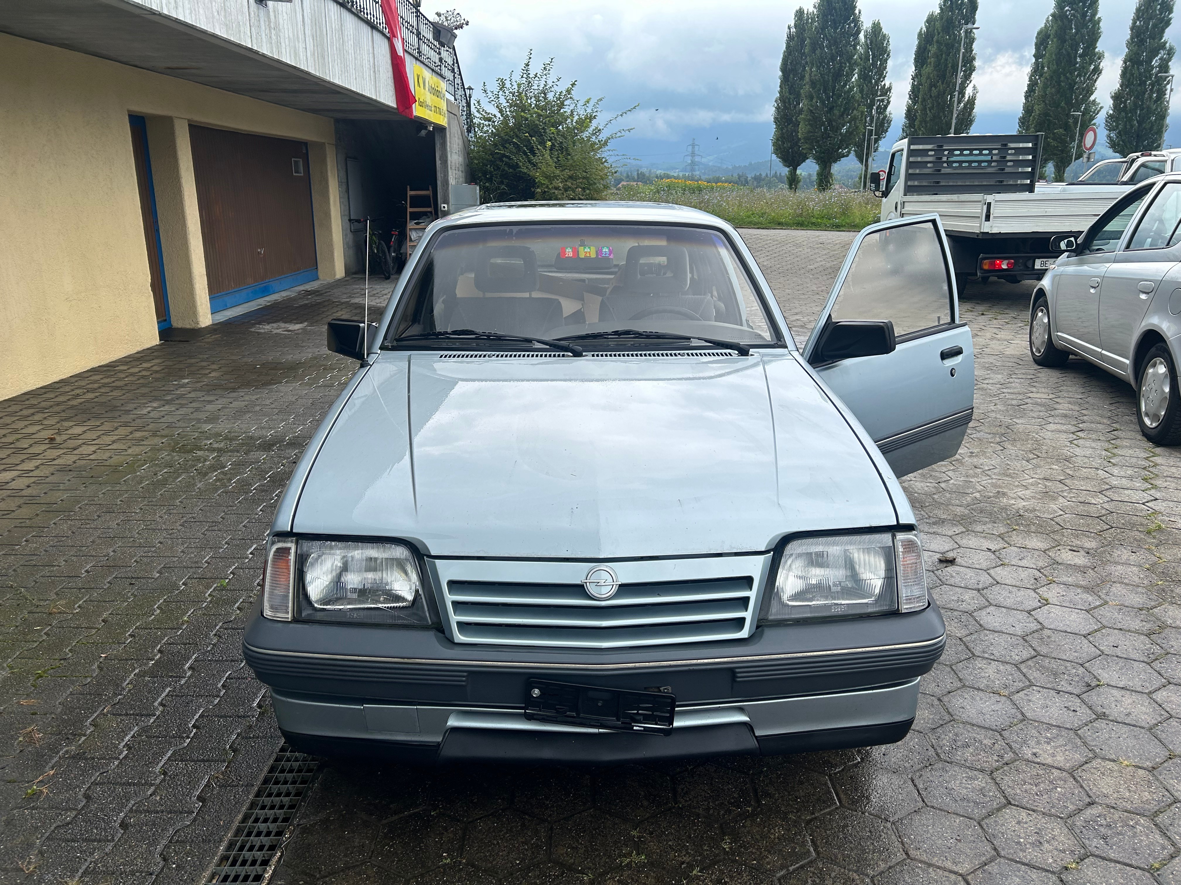 OPEL Ascona 2000i LS