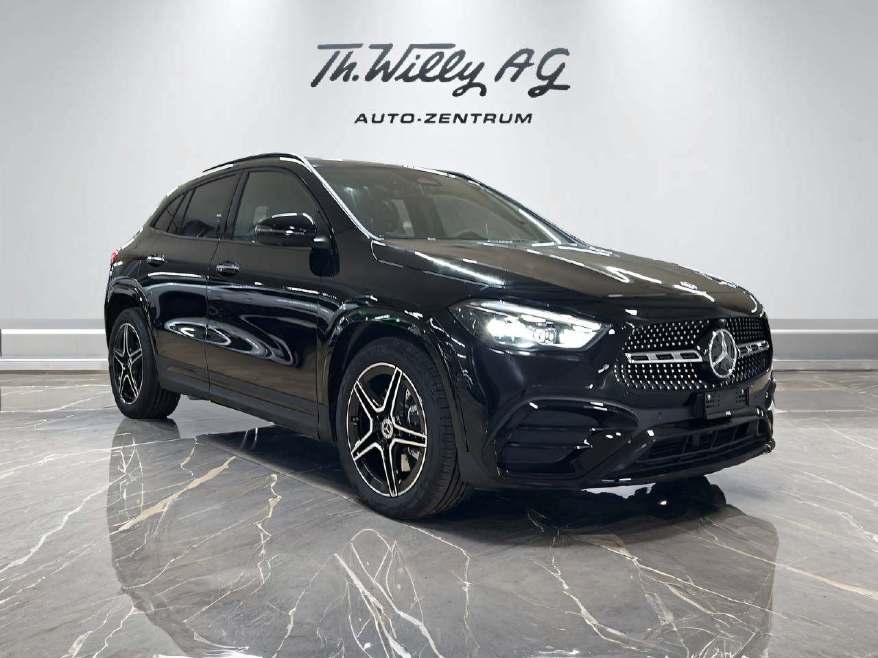 MERCEDES-BENZ GLA 250 Swiss Star AMG Line 4matic