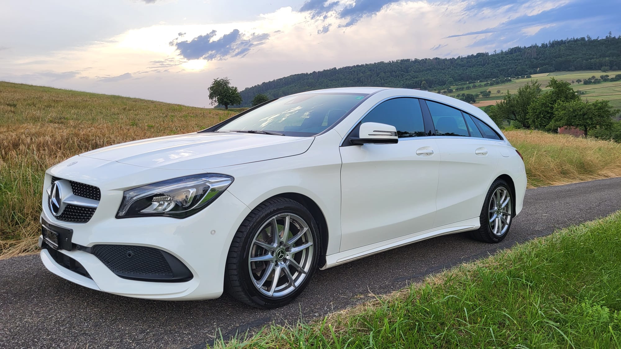 MERCEDES-BENZ CLA Shooting Brake 220 AMG Line 4Matic 7G-DCT