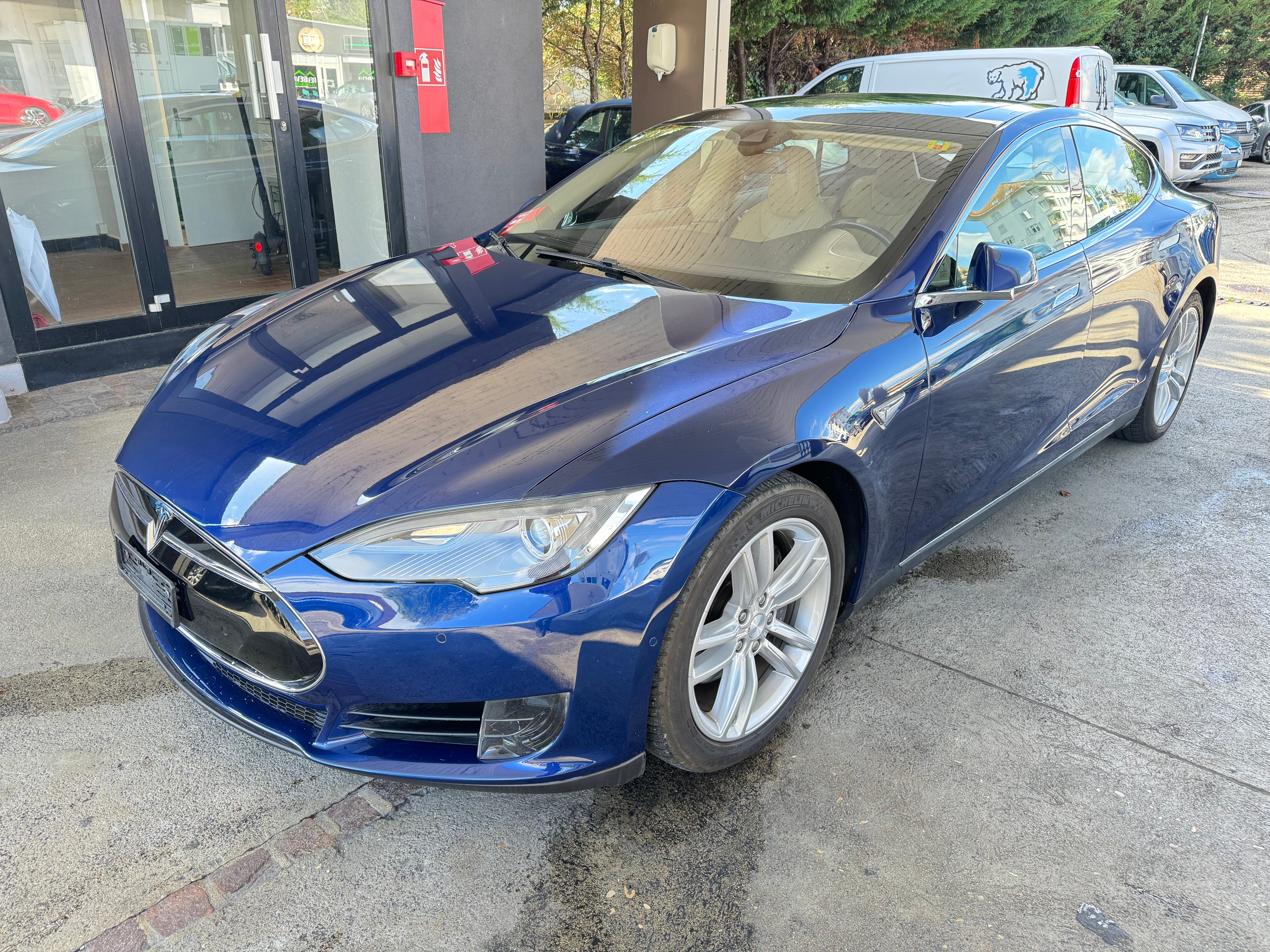 TESLA Model S 70 D