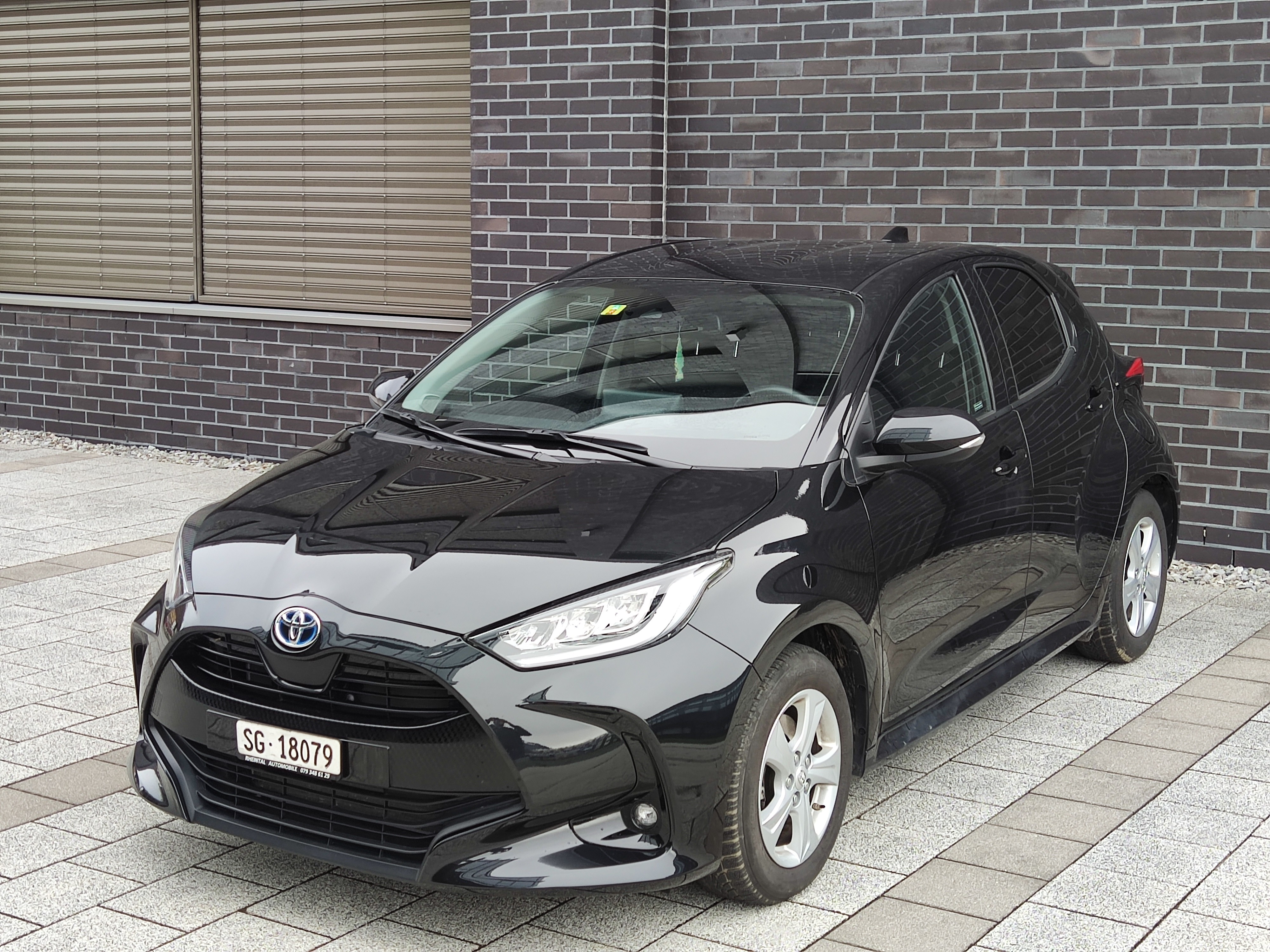 TOYOTA Yaris 1.5 Comfort e-CVT