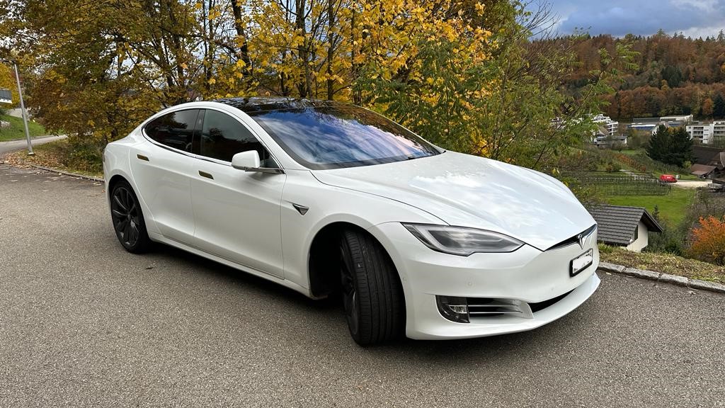 TESLA Model S 75 D