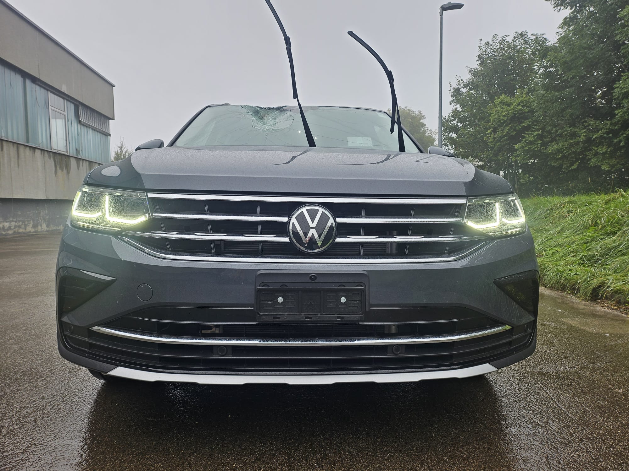 VW Tiguan 1.4TSI PHEV Elegance DSG BESCHADIG ENDOMMAGE