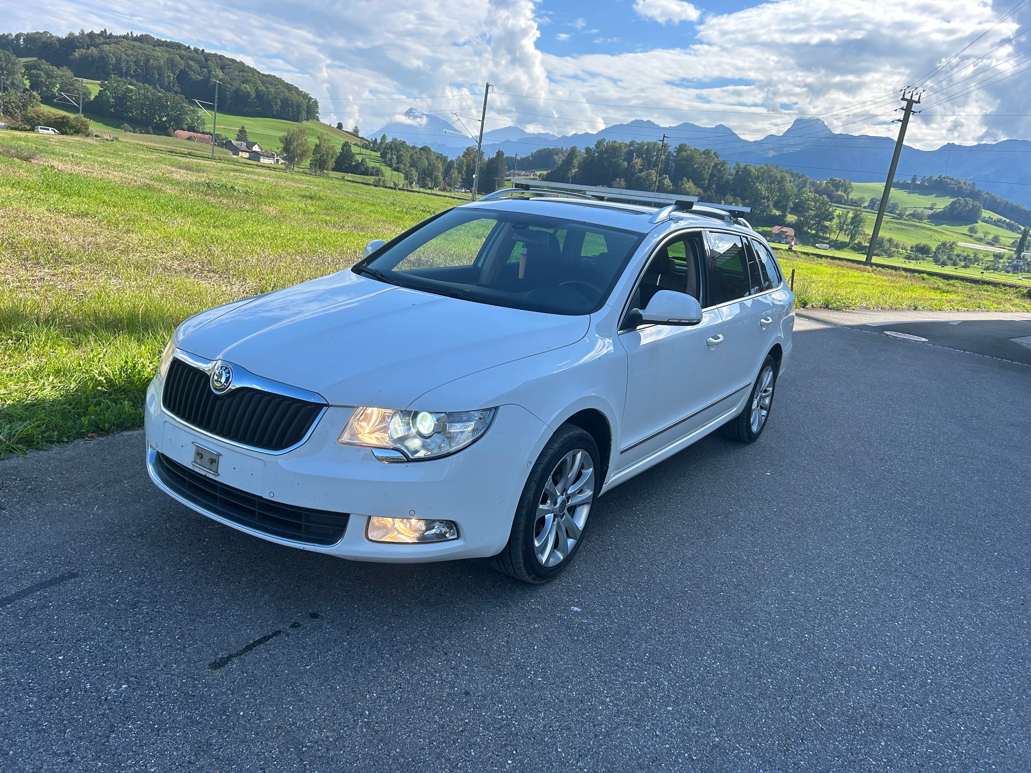 SKODA Superb Combi 2.0 TDi Elegance 4x4