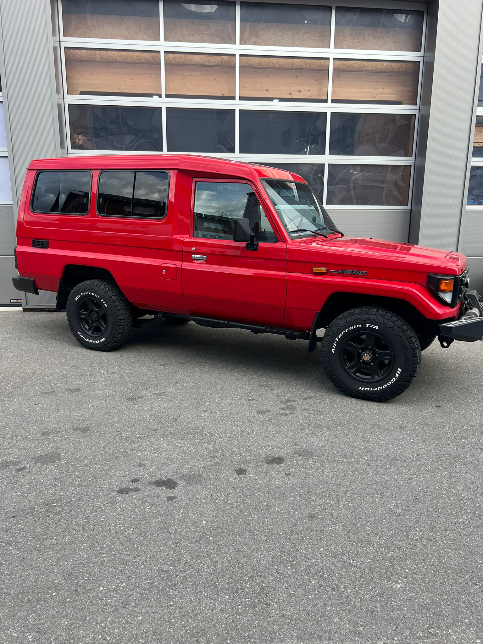 TOYOTA Land Cruiser 400 Hdt Long 4.2D