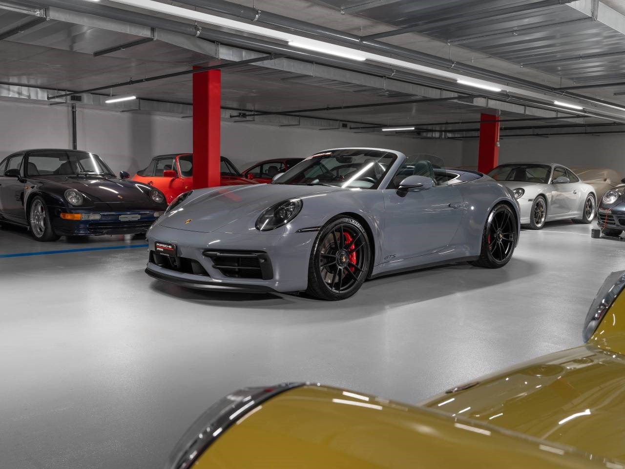 PORSCHE 911 Carrera 4 GTS Cabriolet