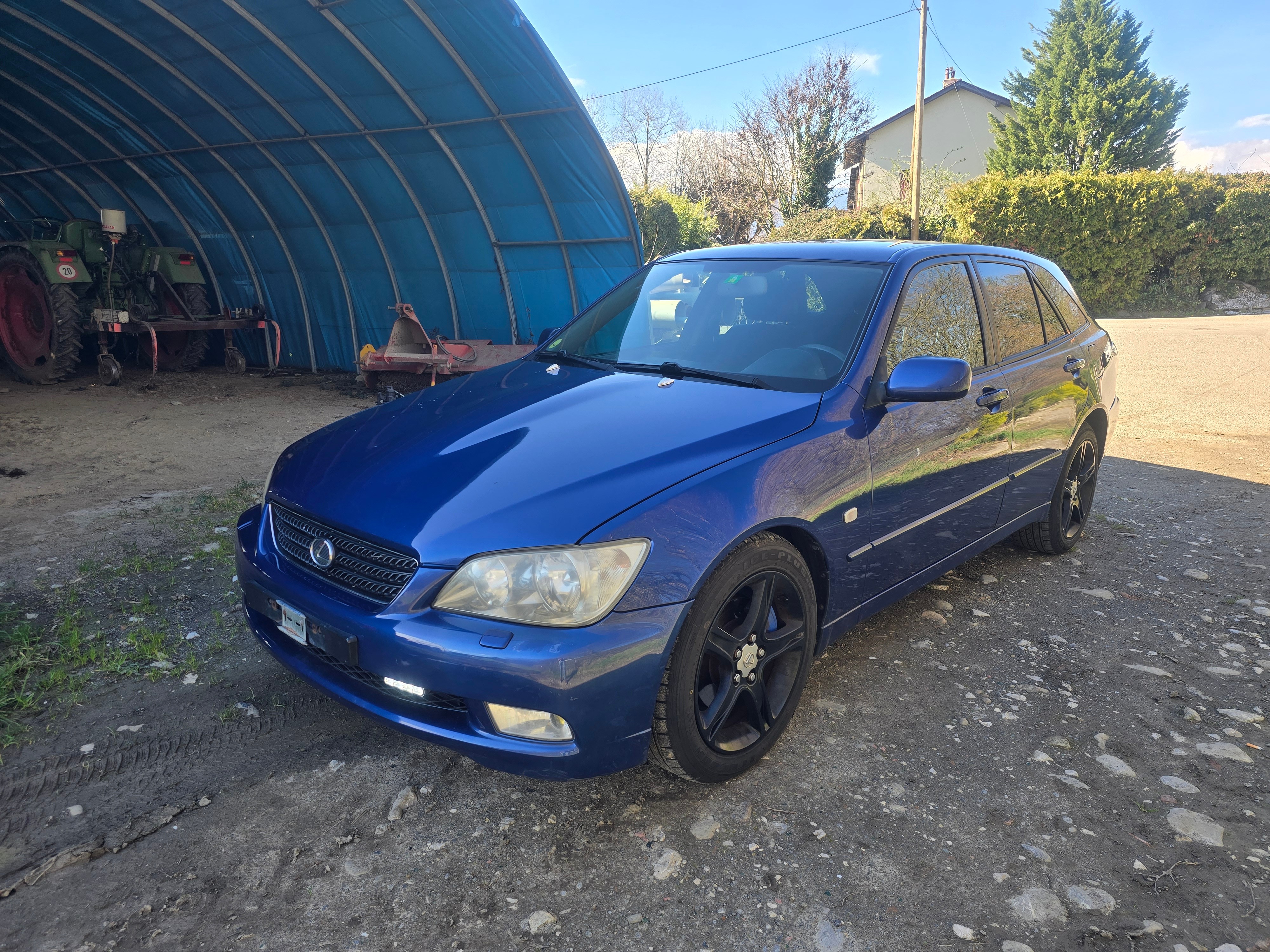 LEXUS IS 300 SportCross