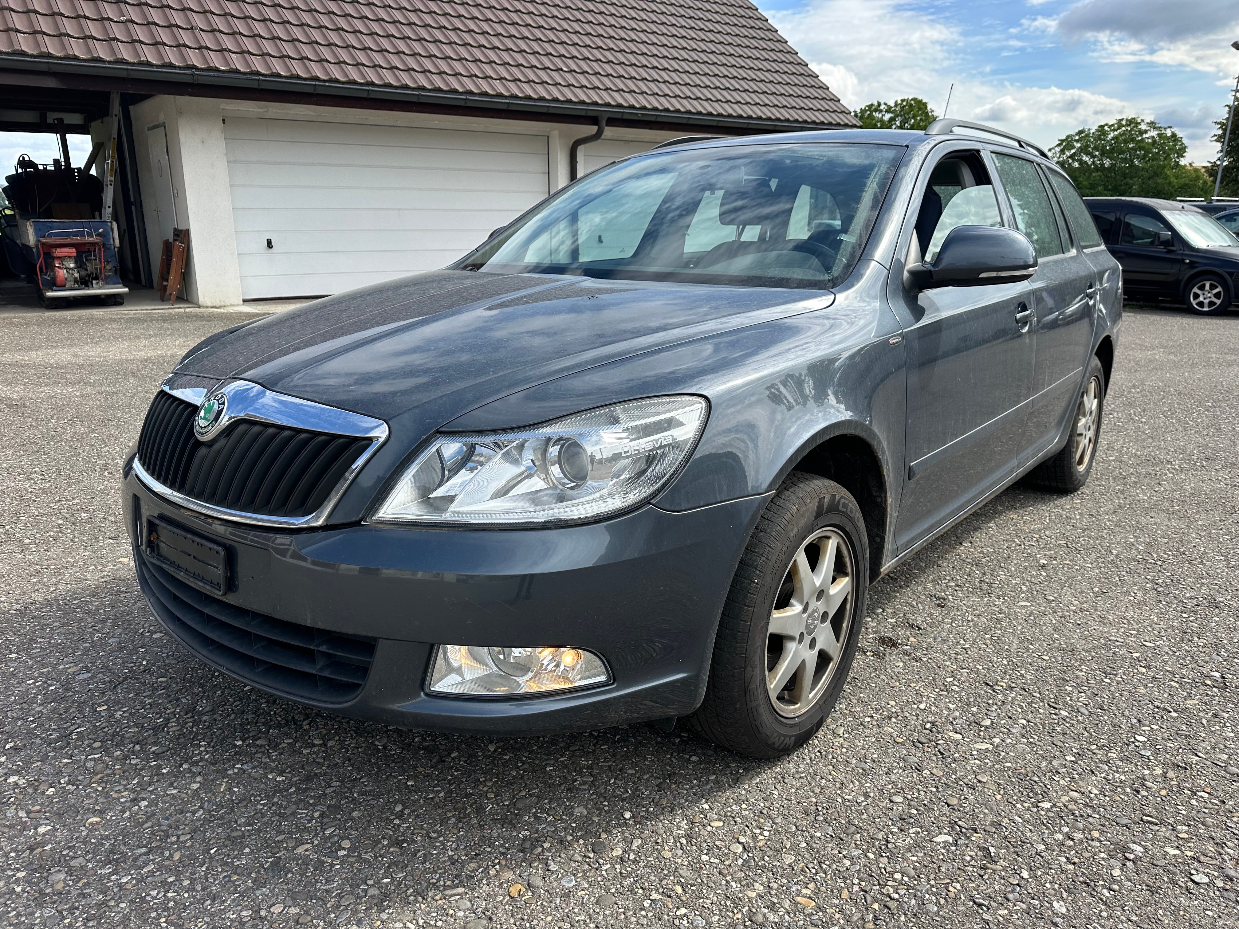 SKODA Octavia Combi 1.6 TDI Stöckli 4x4