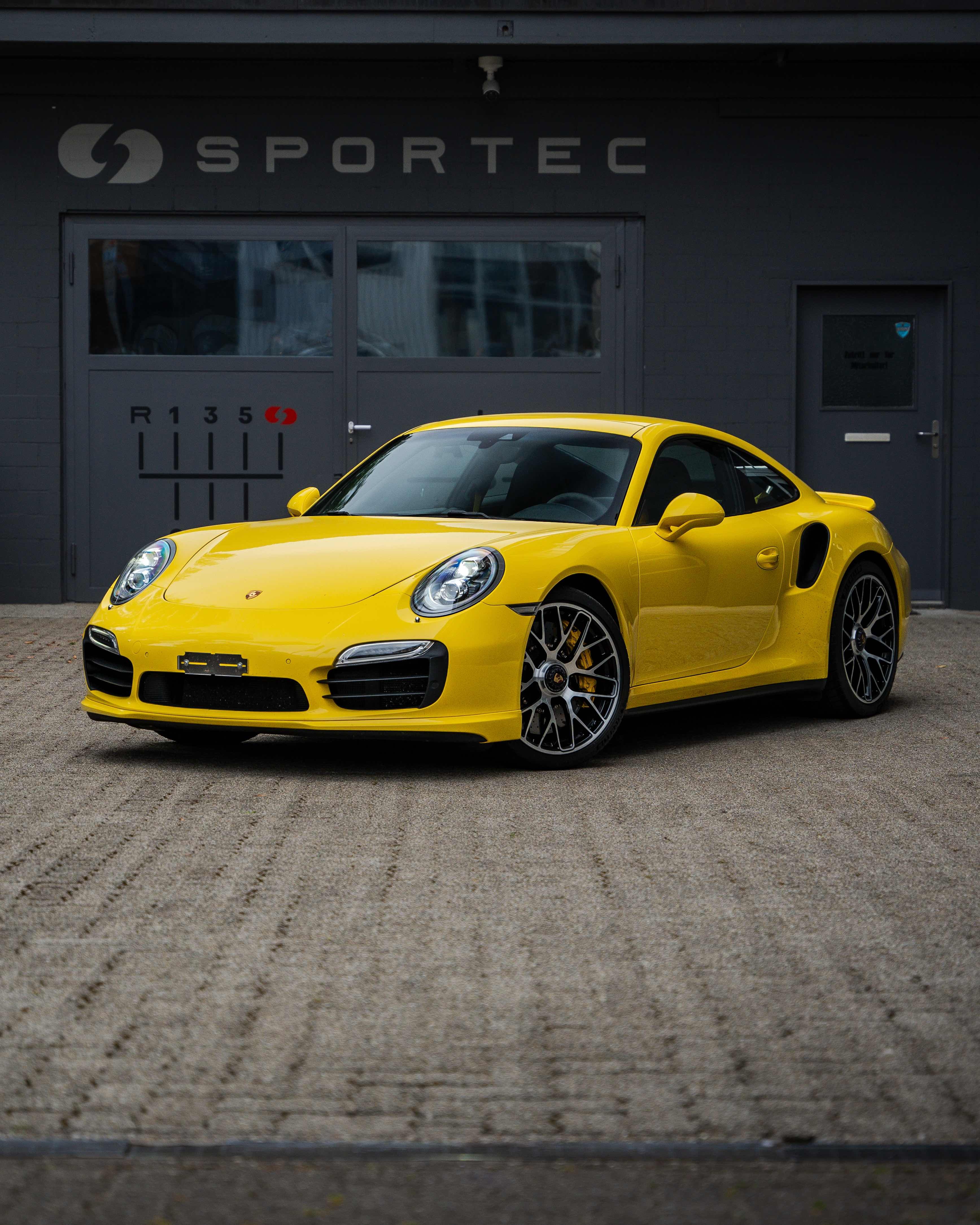 PORSCHE 911 Turbo S PDK