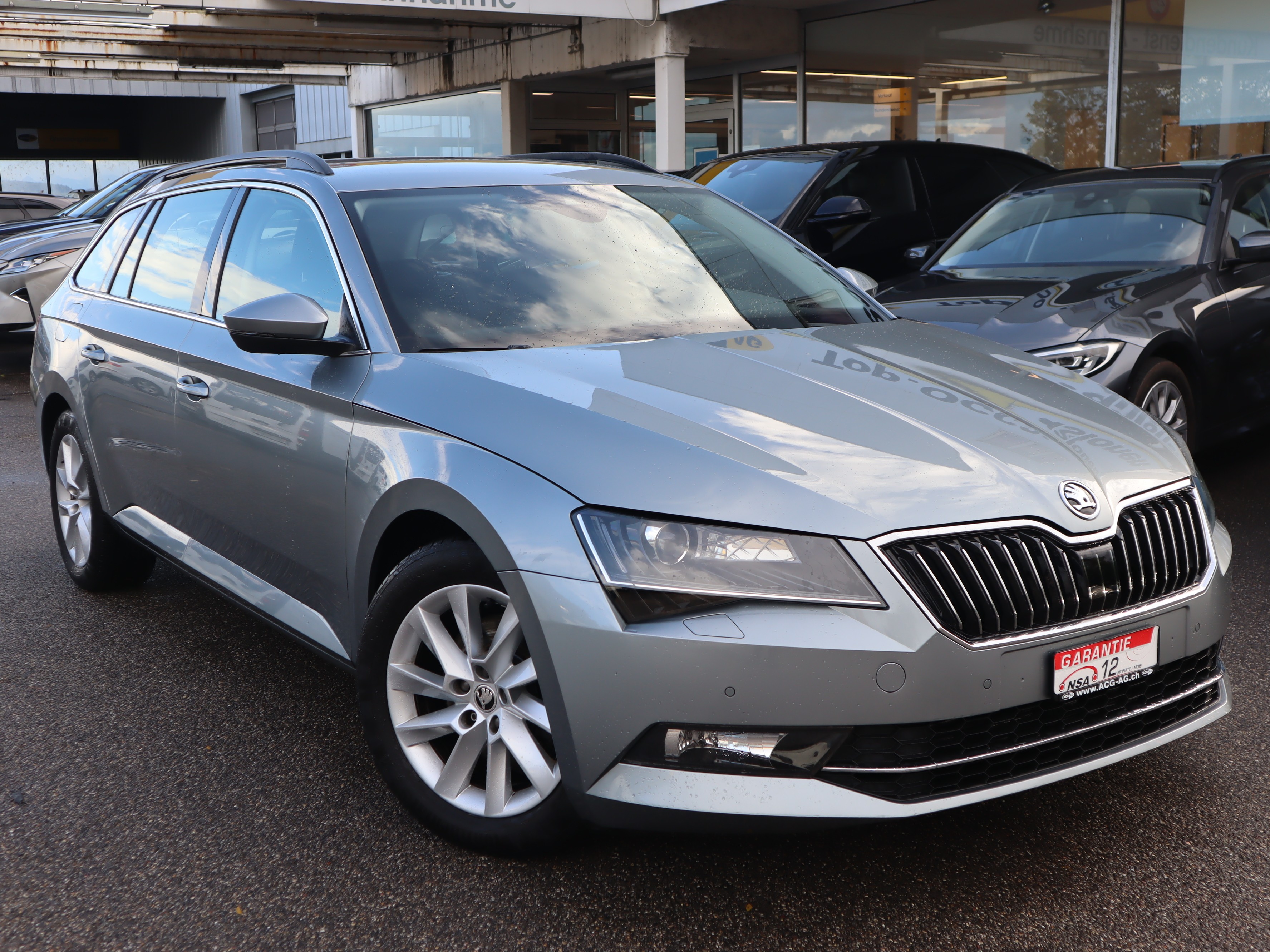 SKODA Superb Combi 2.0 TDi Ambition ** Gr-Navi ** RF-Kamera ** Abstandsregelsysteme ** Frisch Ab MFK & Service **