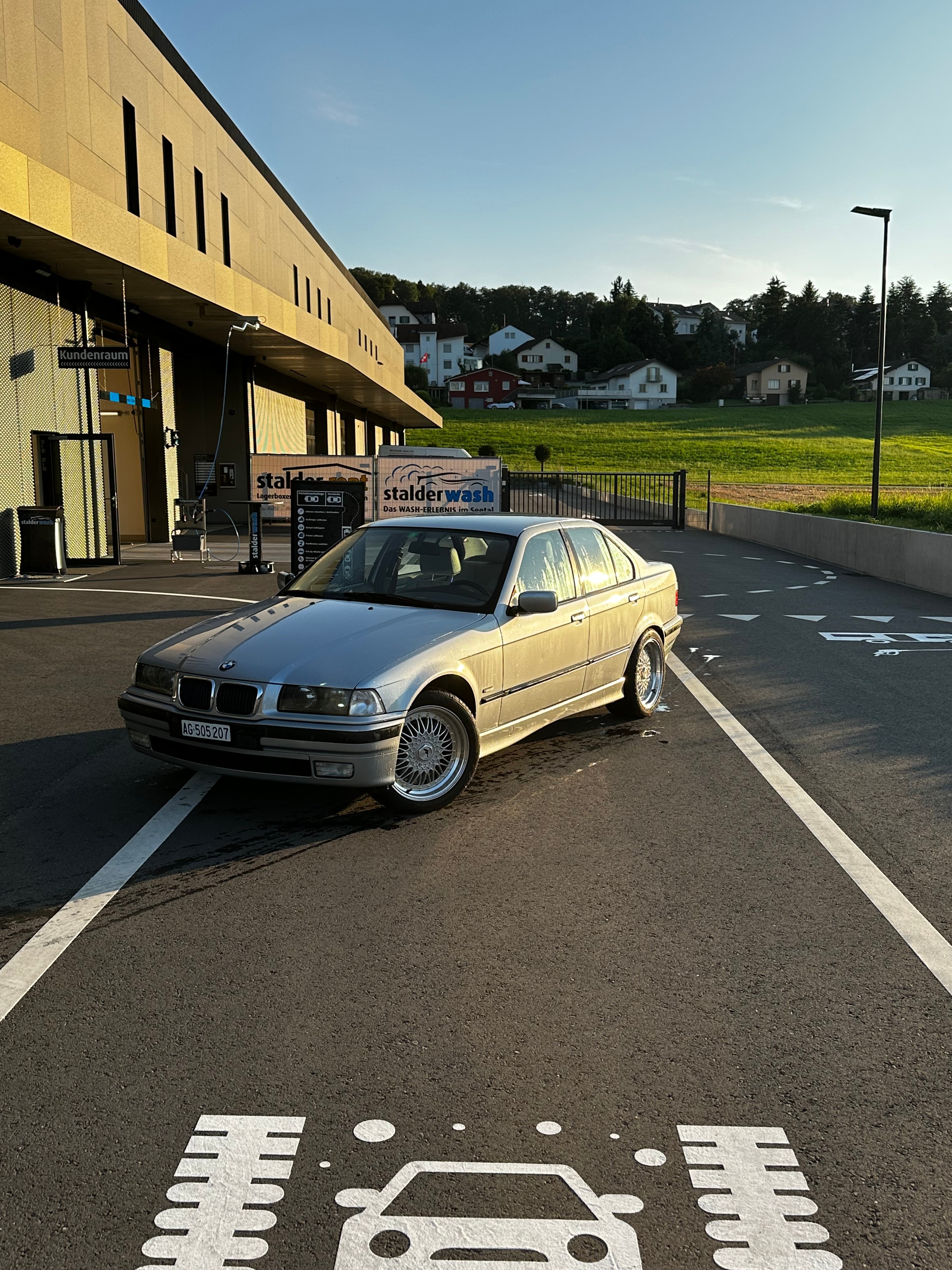 BMW 320i