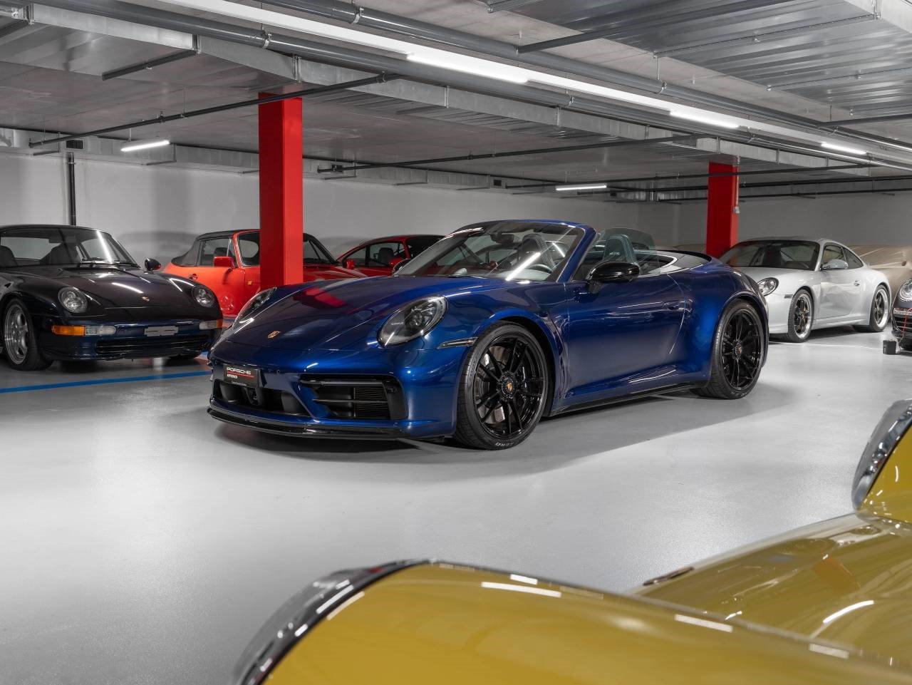 PORSCHE 911 Carrera 4 GTS Cabriolet