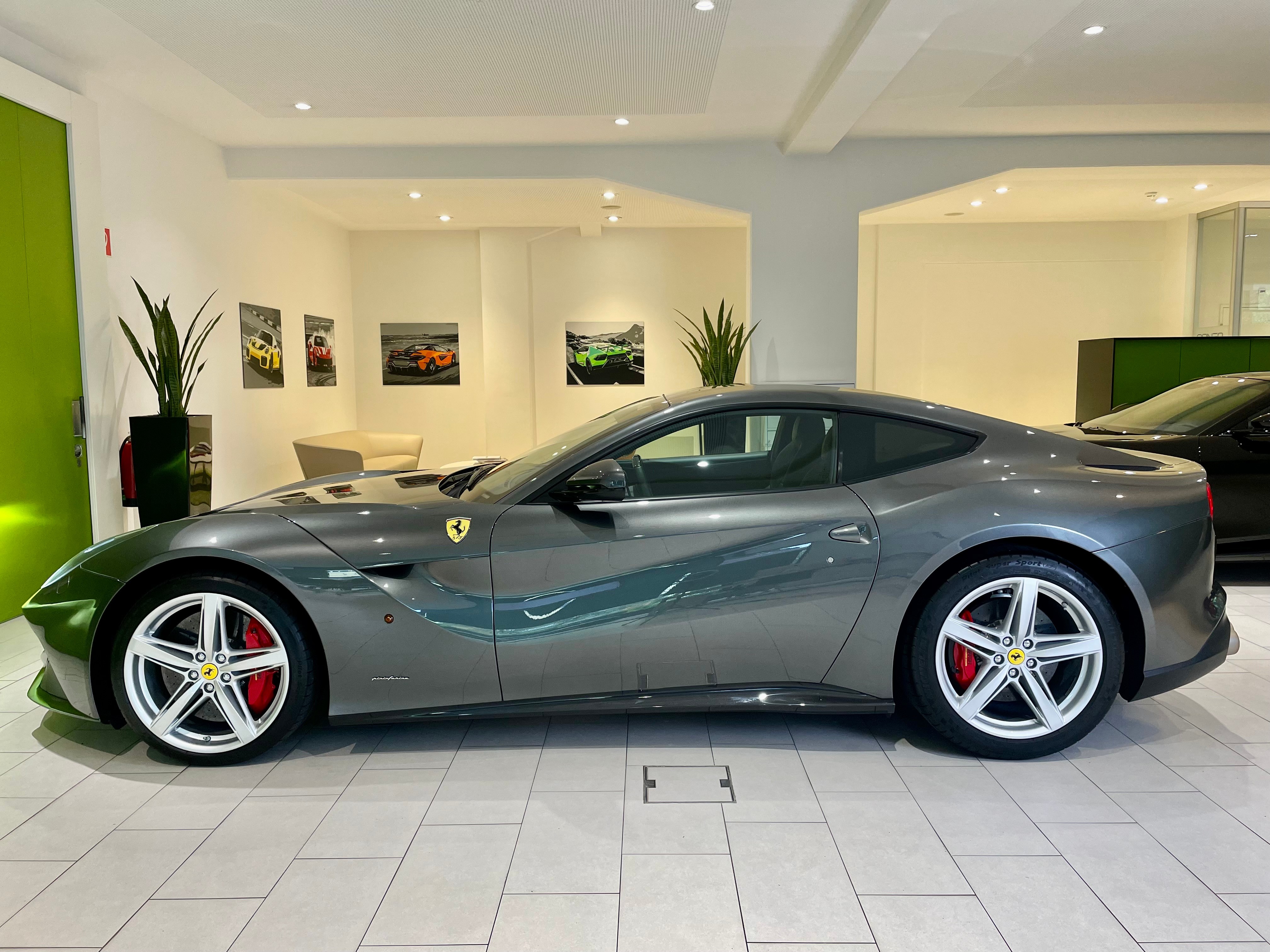 FERRARI F12 Berlinetta