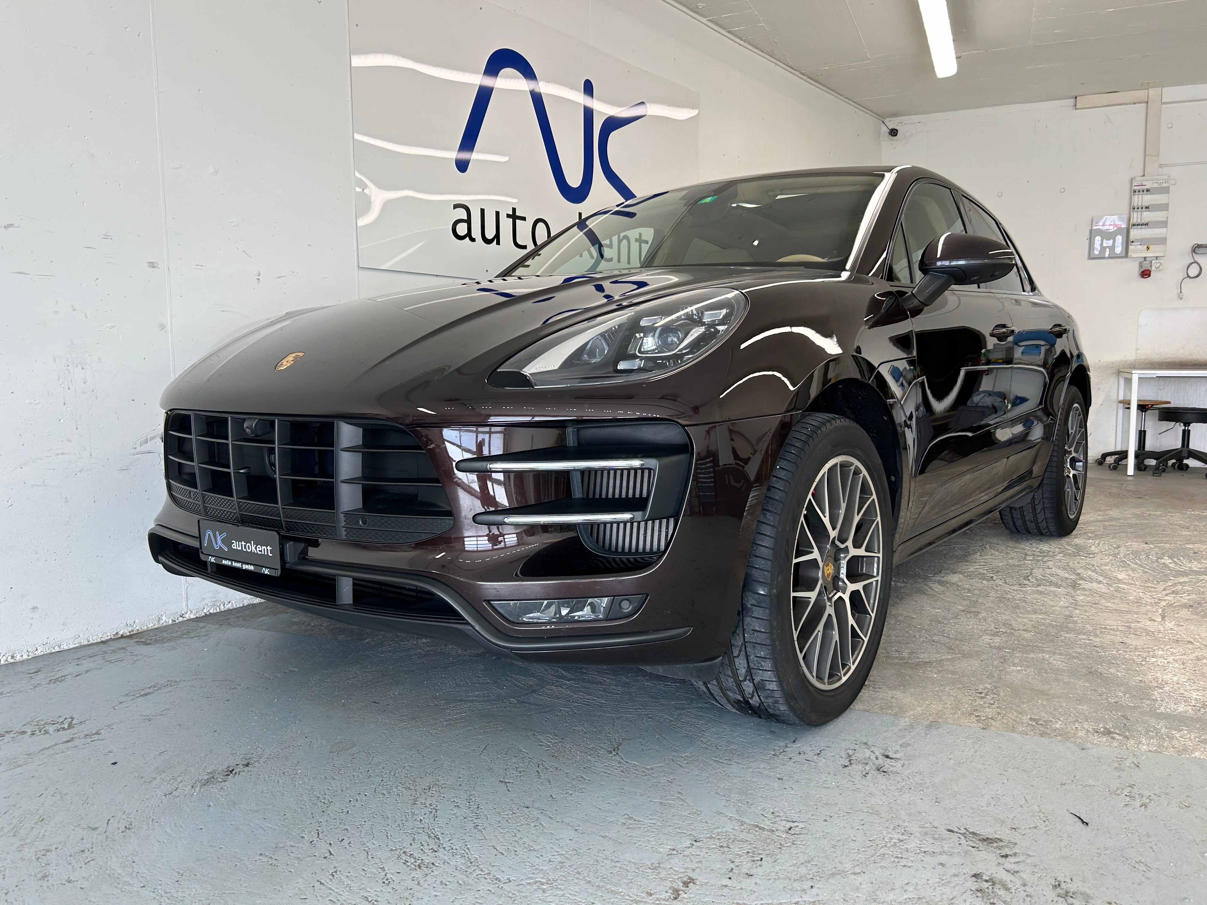 PORSCHE Macan Turbo PDK