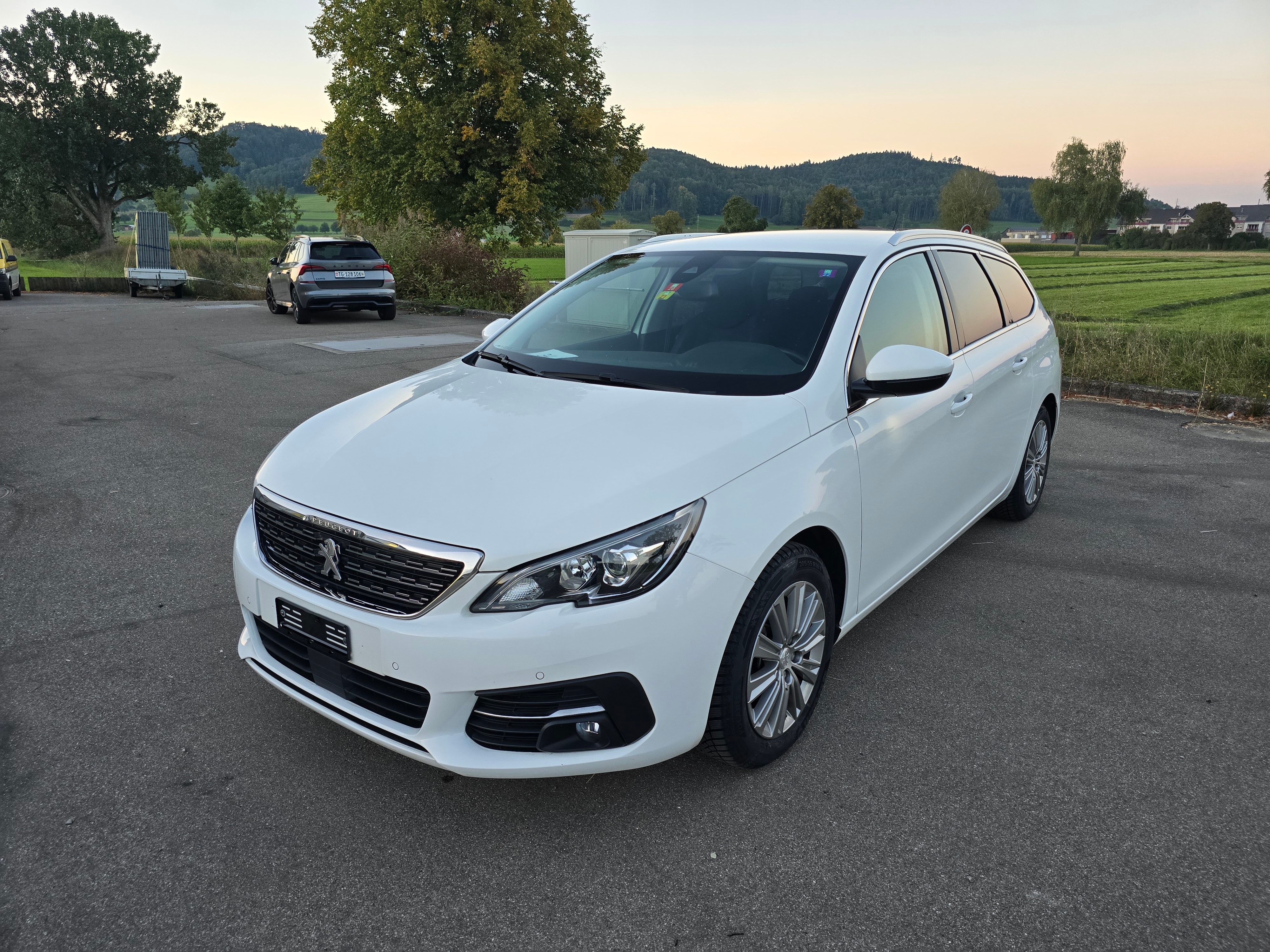 PEUGEOT 308 SW 1.5 BlueHDI Allure Pack EAT8*TOP-ZUSTAND*Frsch ab MFK