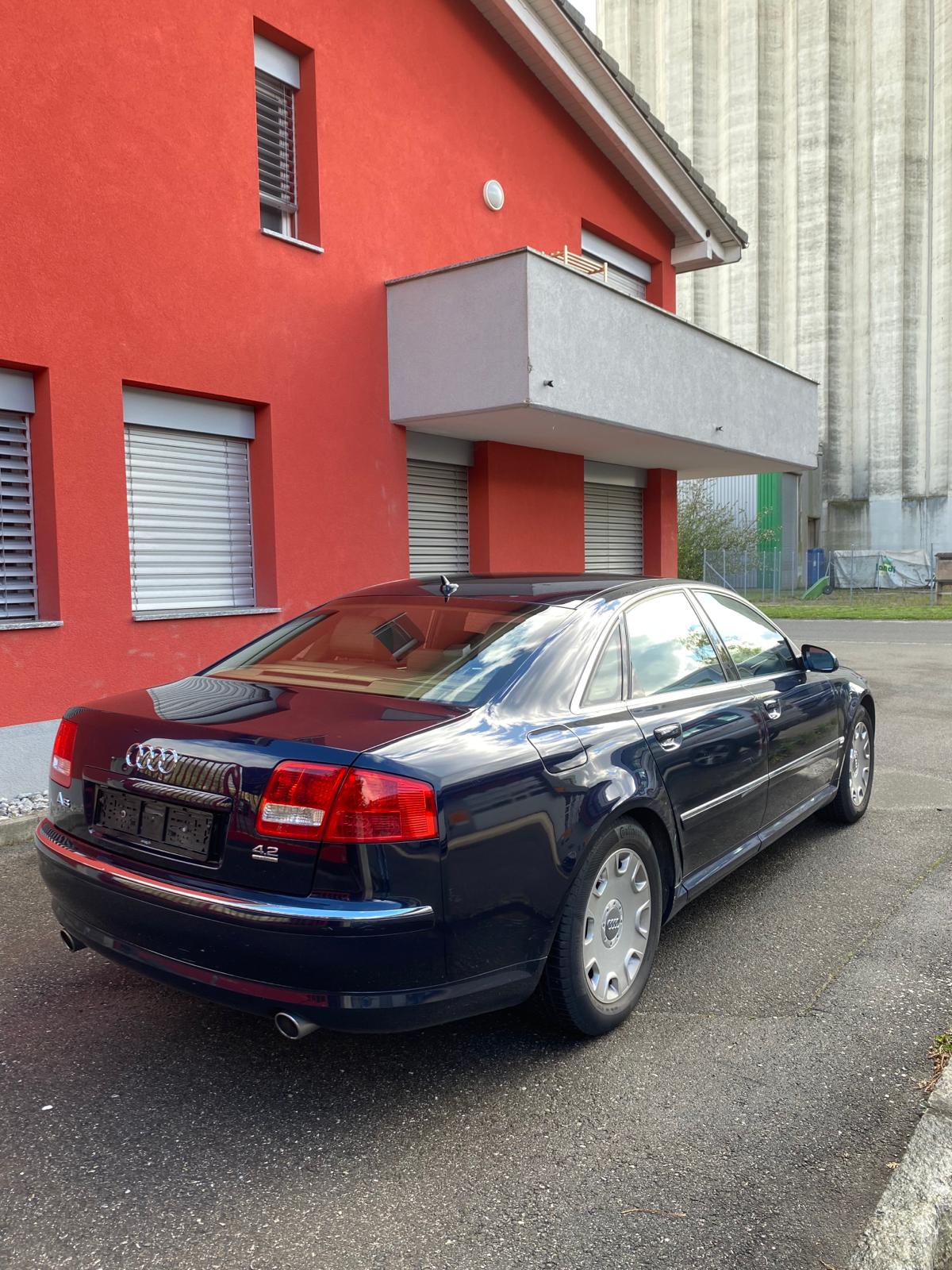 AUDI A8 4.2 quattro tiptronic