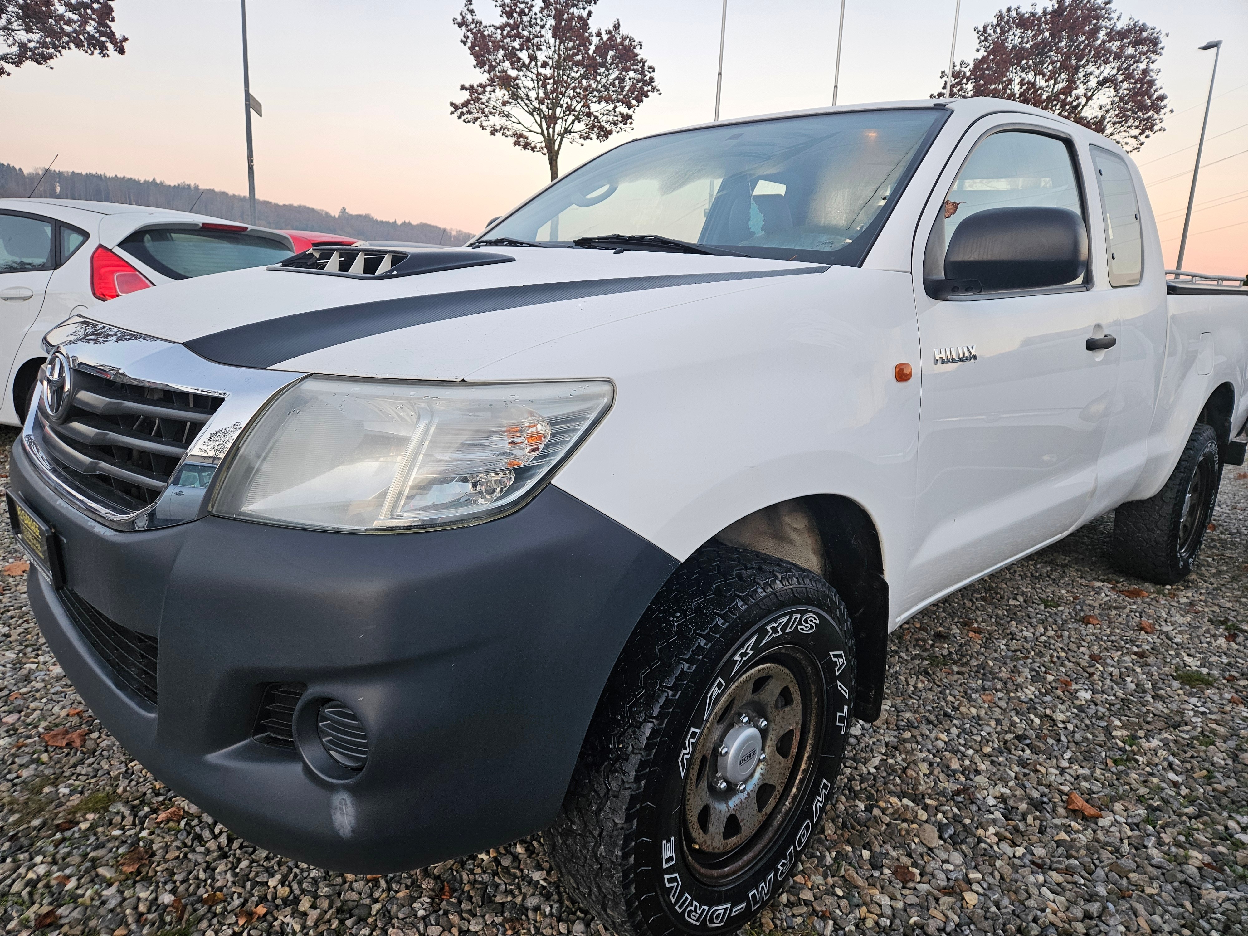 TOYOTA Hilux 2.5D 4WD Extra Cab Luna