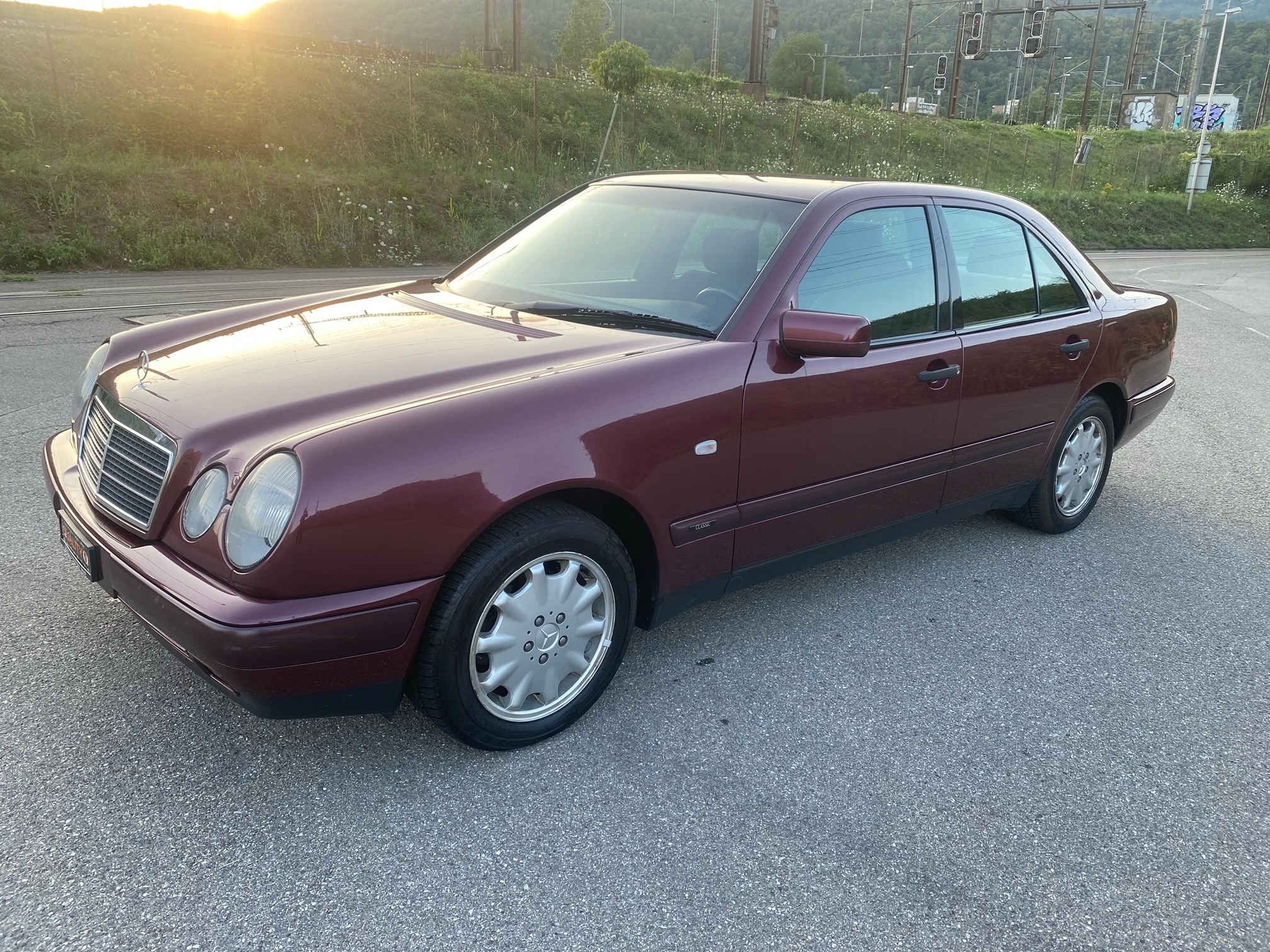 MERCEDES-BENZ E 320 Classic Automatic