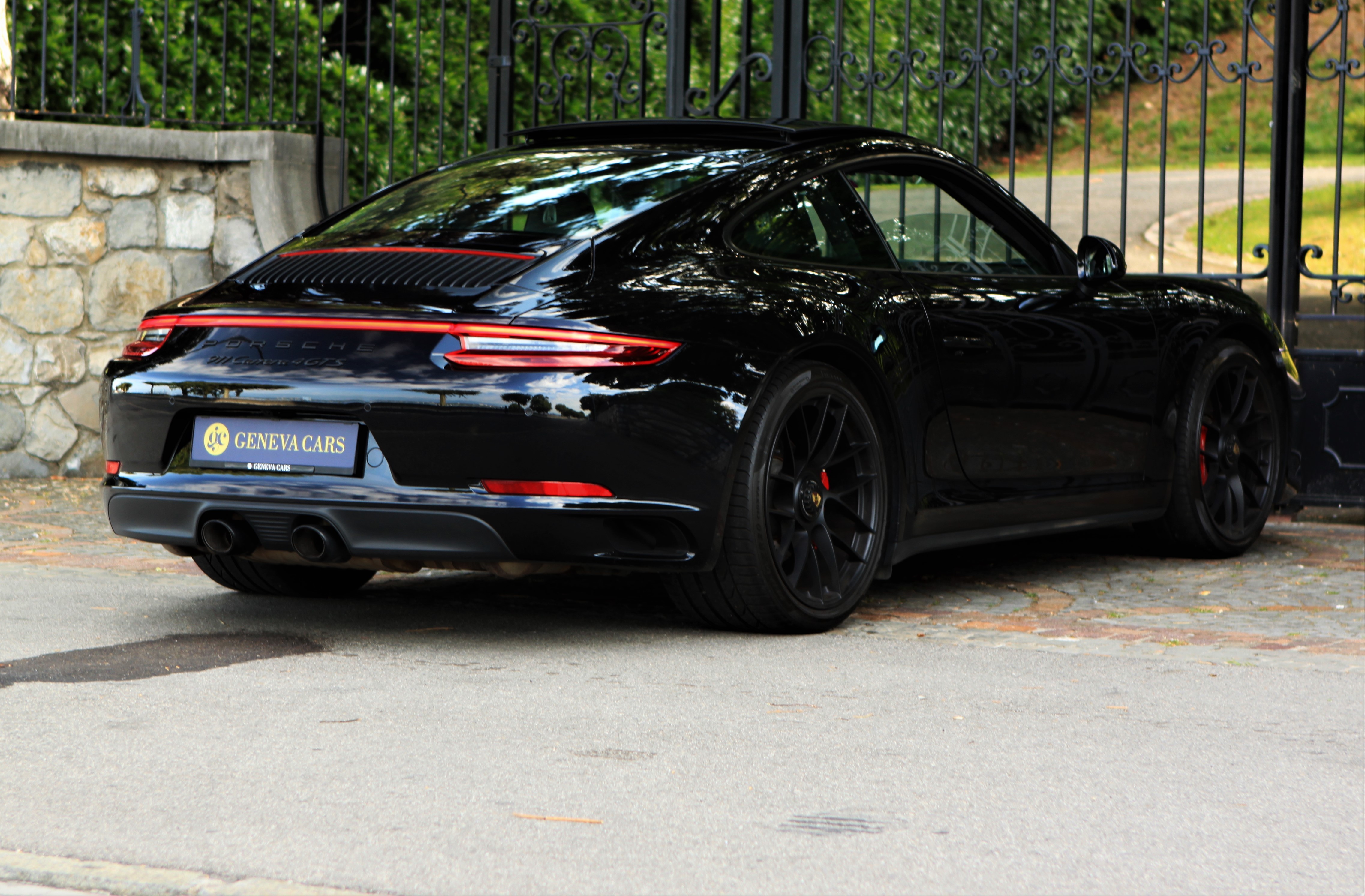 PORSCHE 911 Carrera 4 GTS PDK