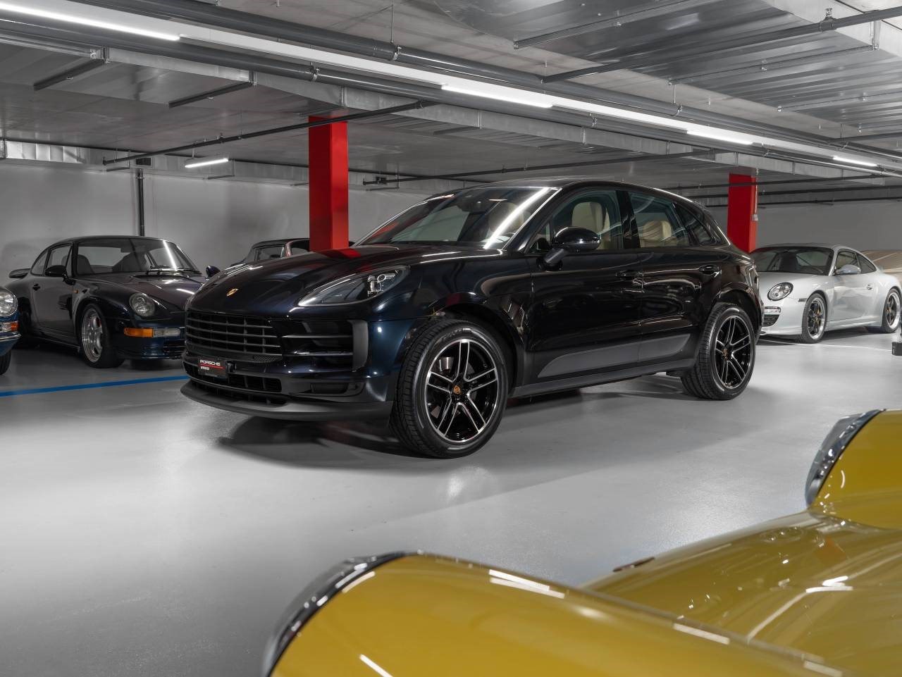 PORSCHE MACAN