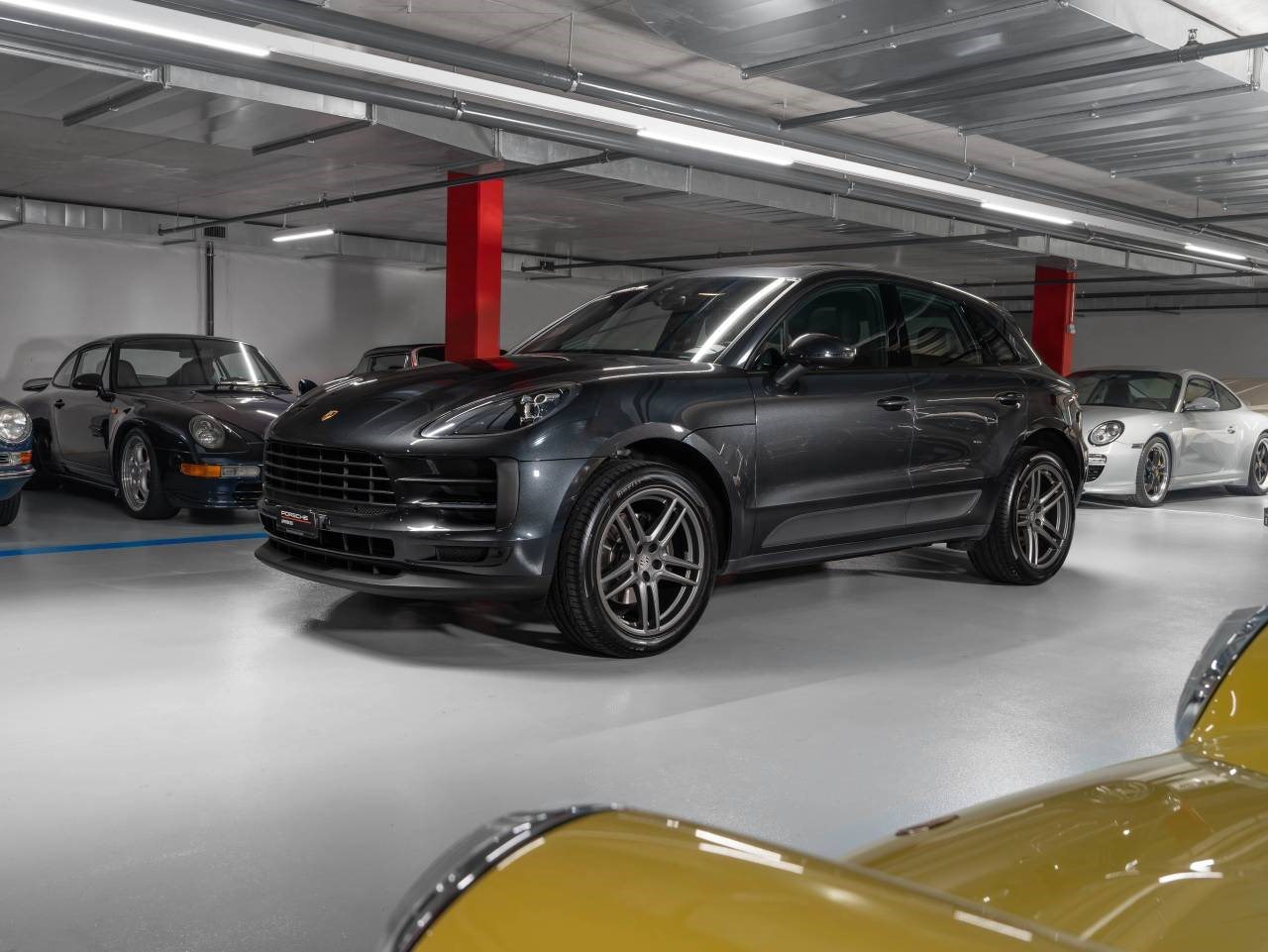 PORSCHE MACAN