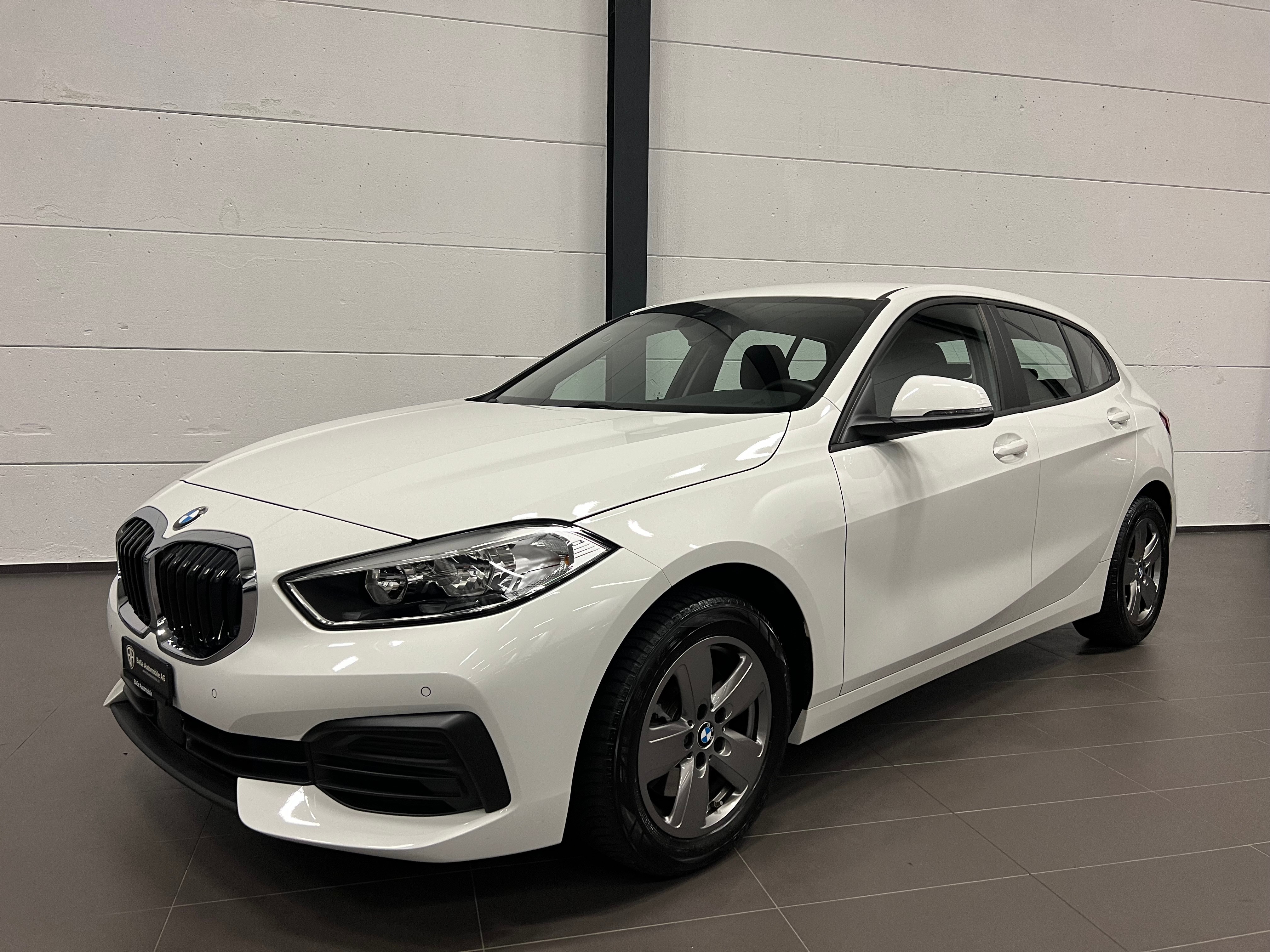 BMW 118i Essential Edition Steptronic