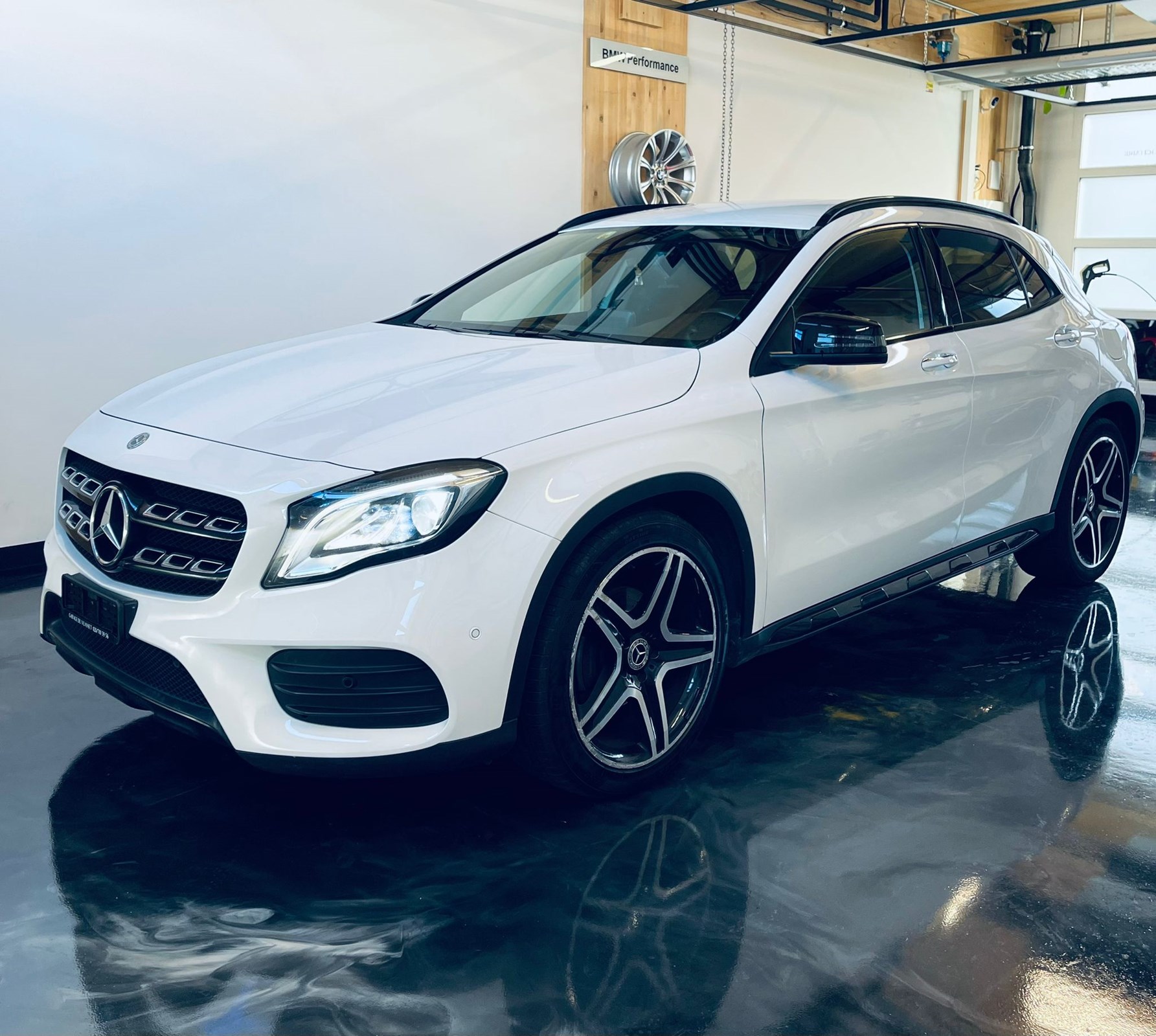 MERCEDES-BENZ GLA 200 AMG Line 7G-DCT