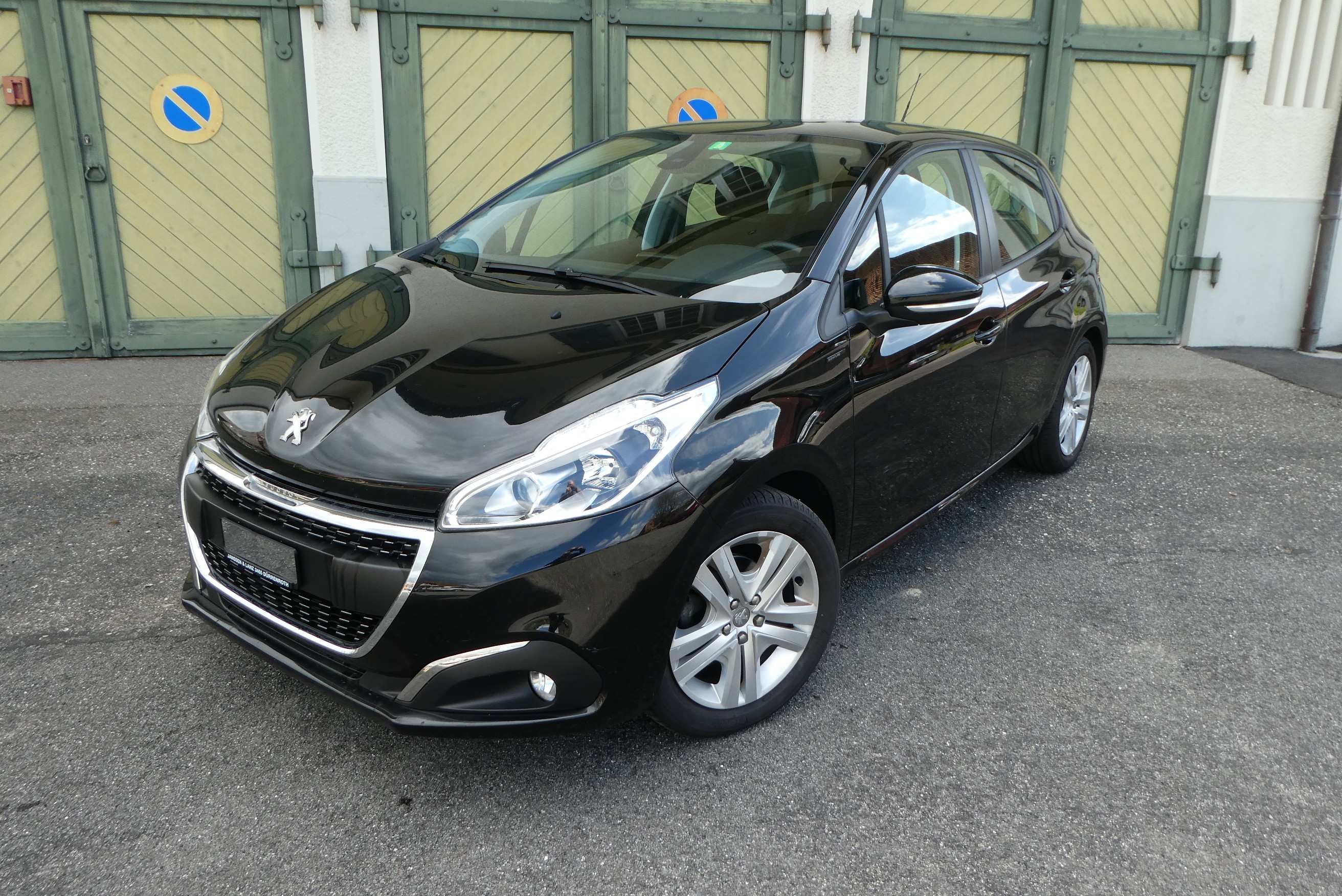 PEUGEOT 208 1.2 PureTech Signature